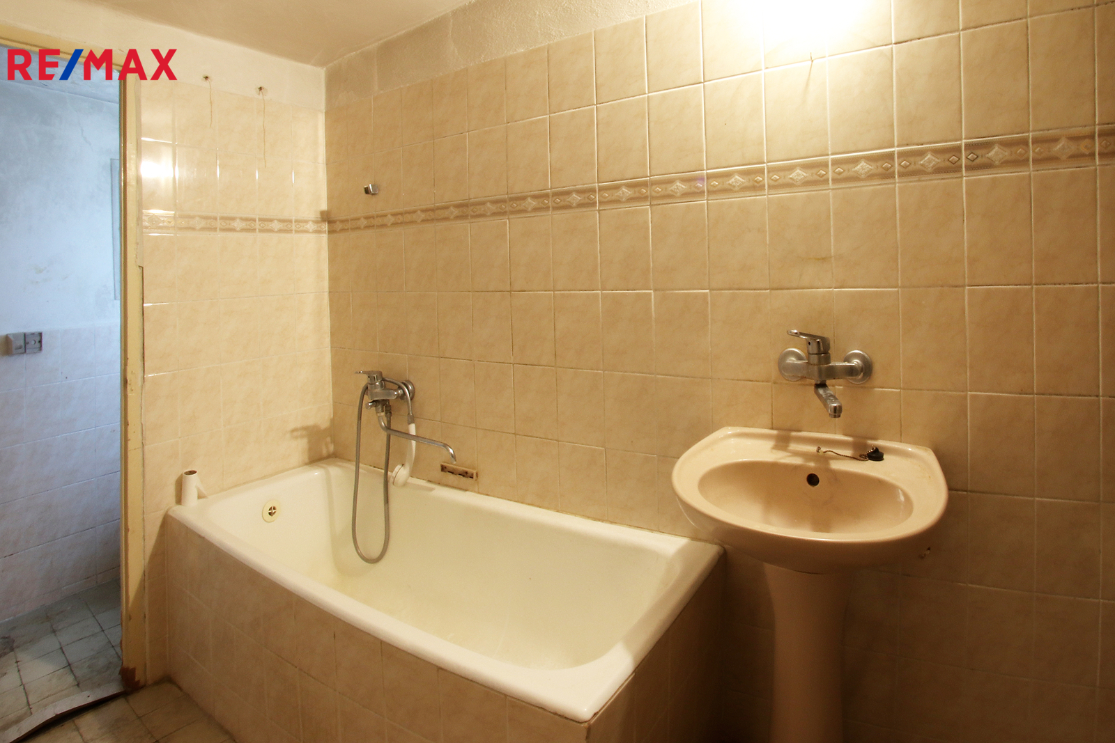 +420 604 191 744 I denisa.myslivcova@re-max.cz