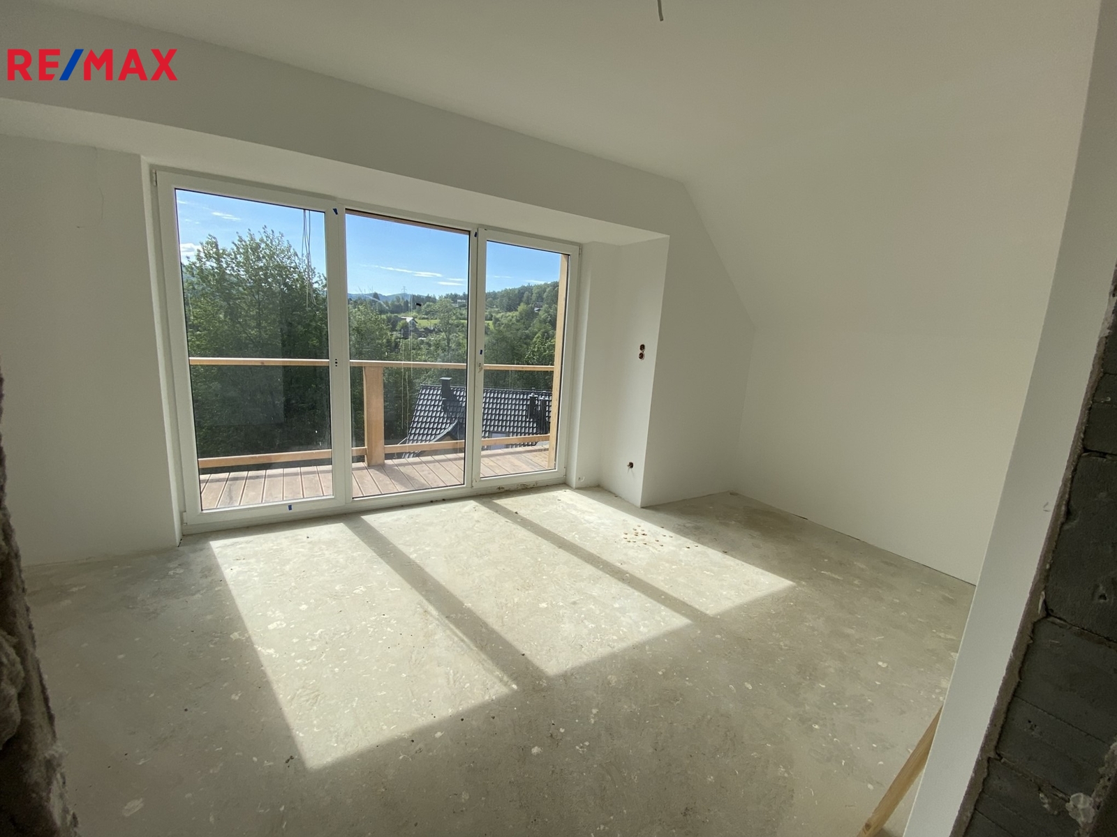 +420 776 335 999, ladislav.urbancik@re-max.cz