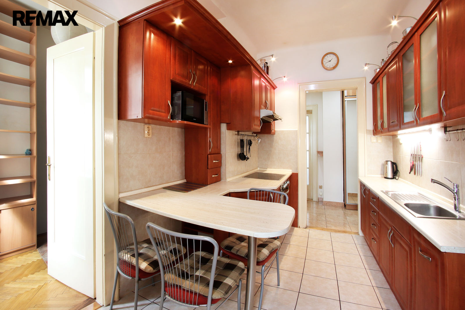  +420 739 604 767 I www.vaclavadamcik.cz I vaclav.