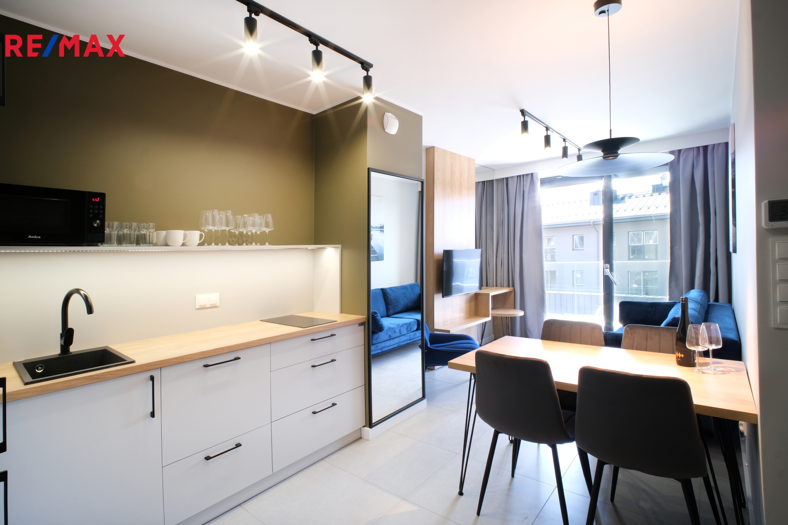 +420 776 335 999, ladislav.urbancik@re-max.cz