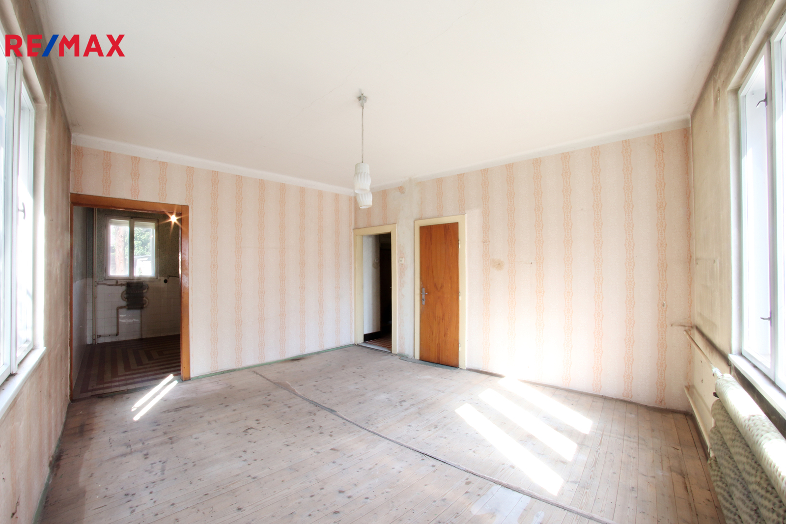 +420 604 191 744 I denisa.myslivcova@re-max.cz