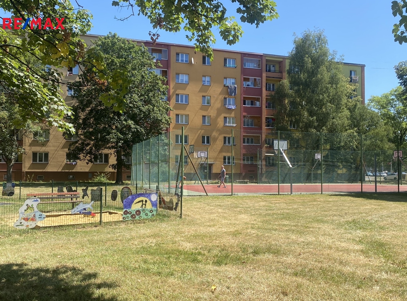 +420 776 335 999, ladislav.urbancik@re-max.cz