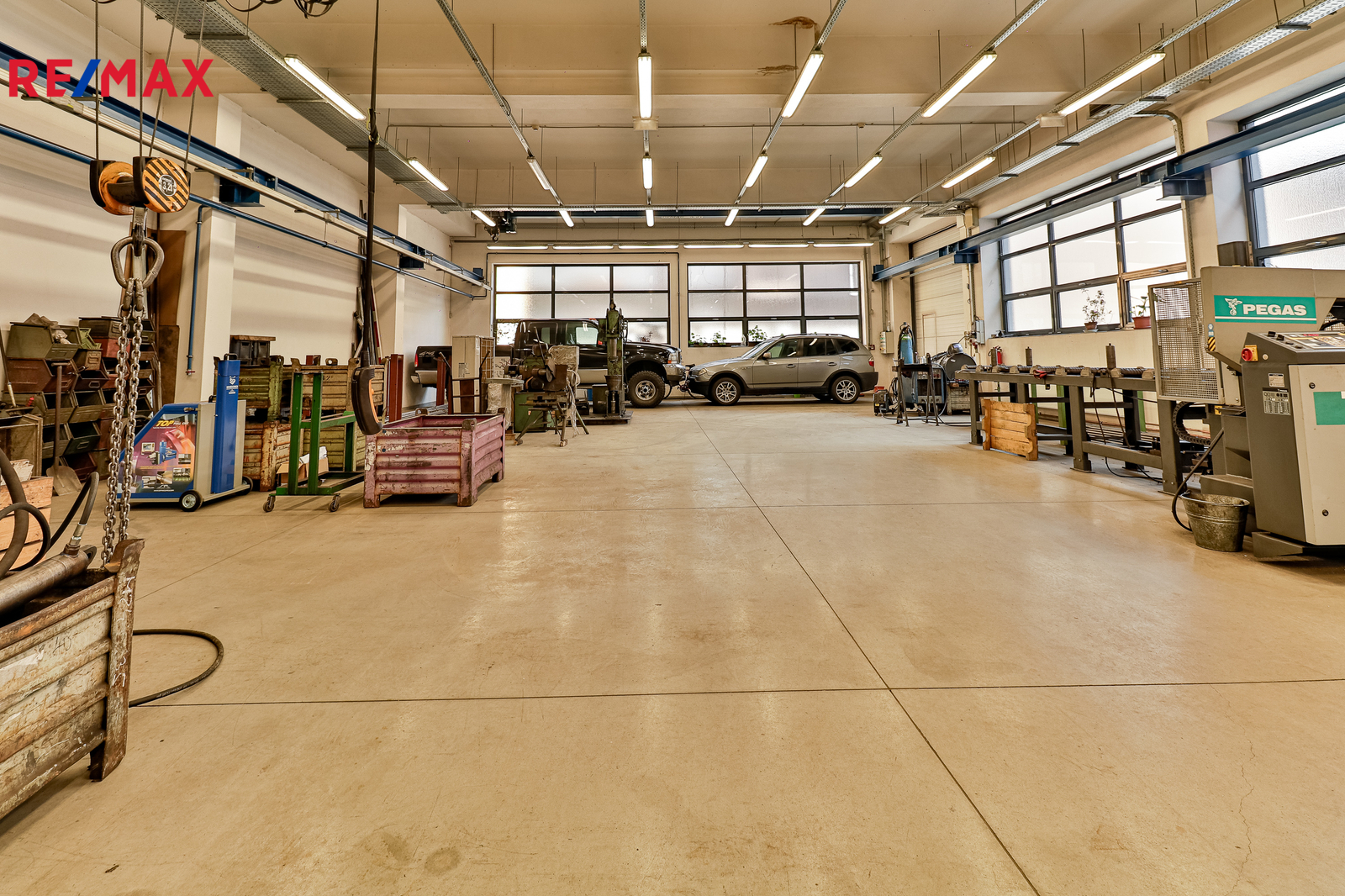 +420 739 604 767 I vaclav.adamcik@re-max.cz I pron