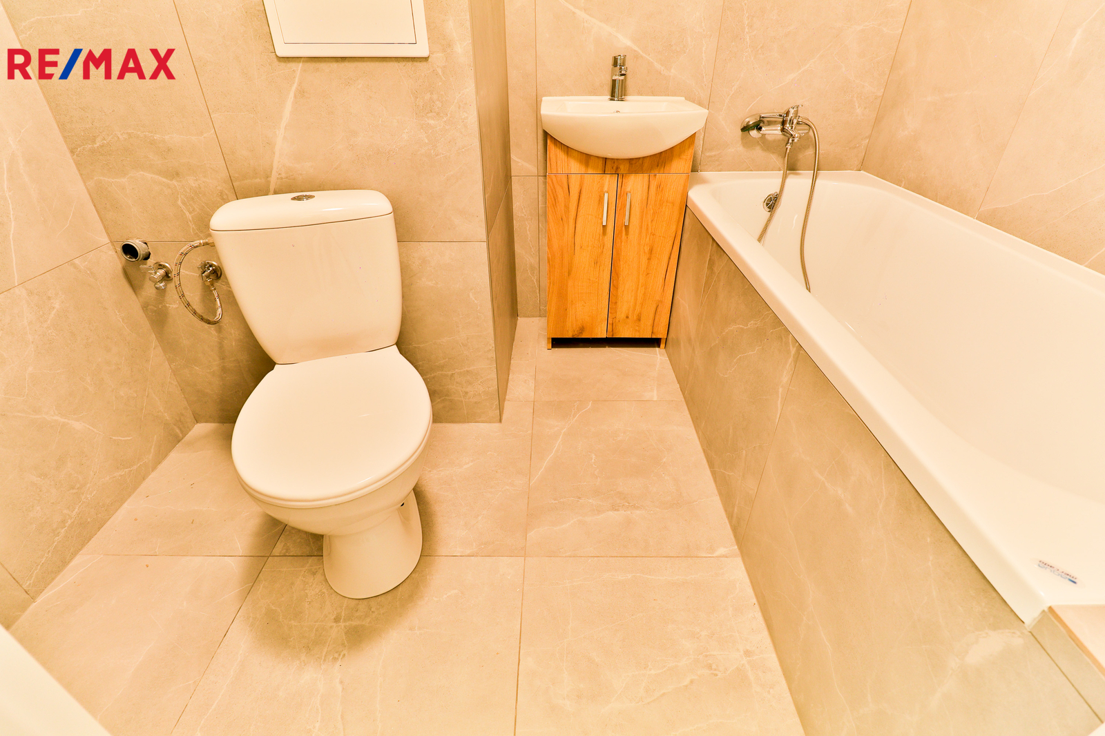 +420 739 604 767 I www.vaclavadamcik.cz I vaclav.a