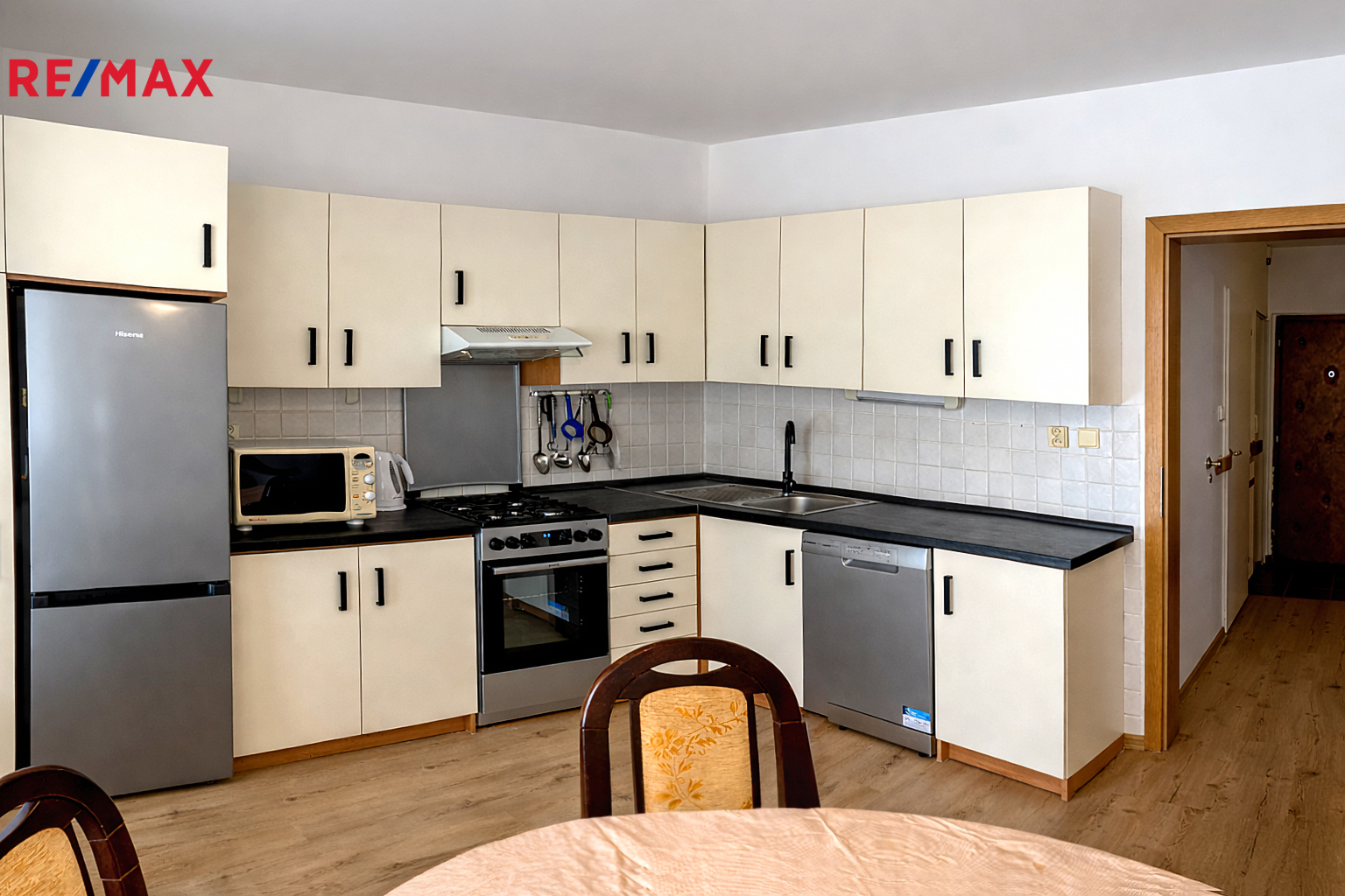 +420 721 415 122 I lucie.krechterová@re-max.cz