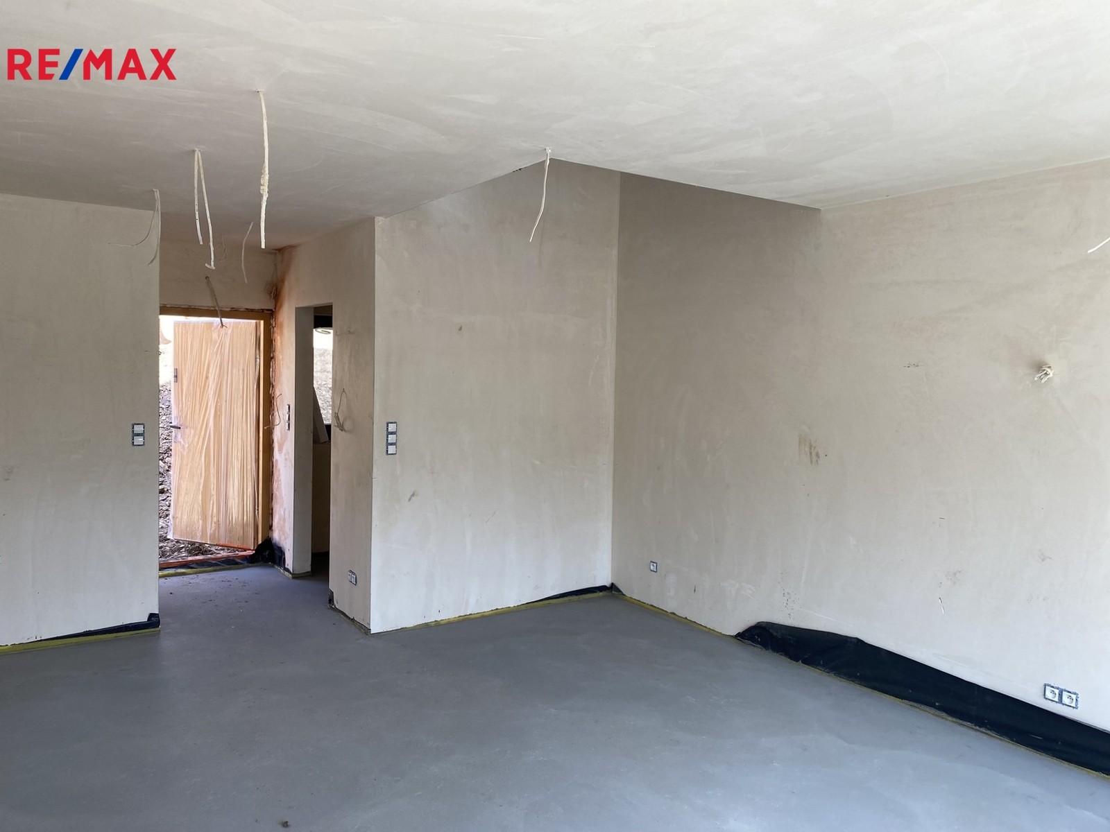 +420 776 335 999, ladislav.urbancik@re-max.cz