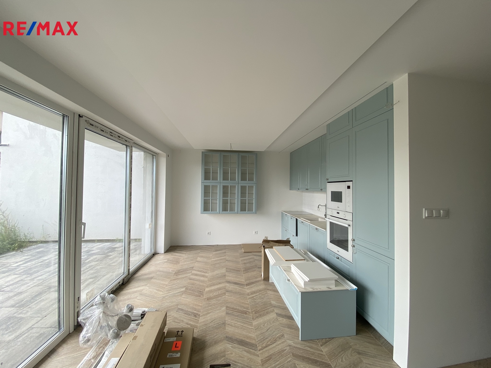 +420 776 335 999, ladislav.urbancik@re-max.cz