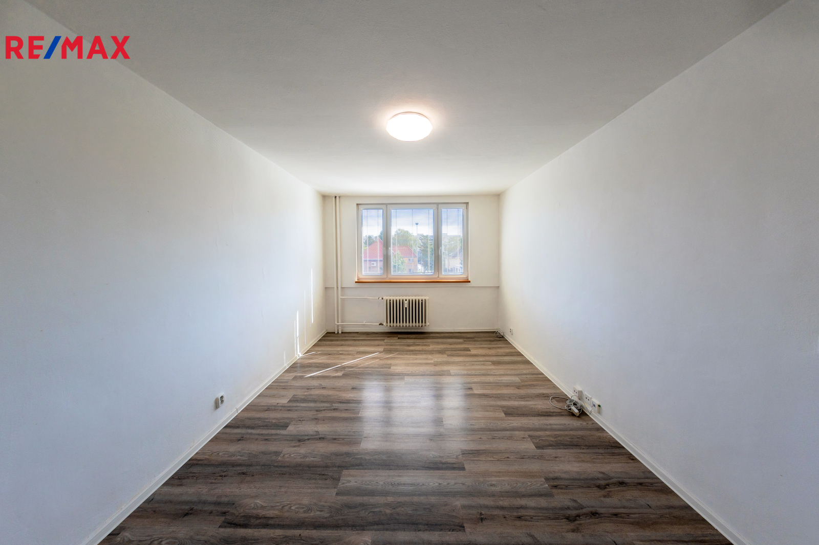 +420 721 415 122 I lucie.krechterova@remax-czech.c