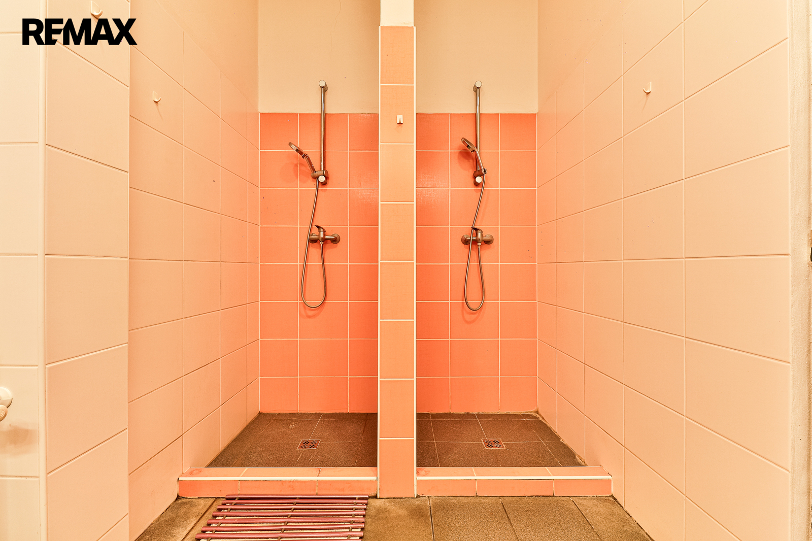 +420 739 604 767 I vaclav.adamcik@re-max.cz I pron