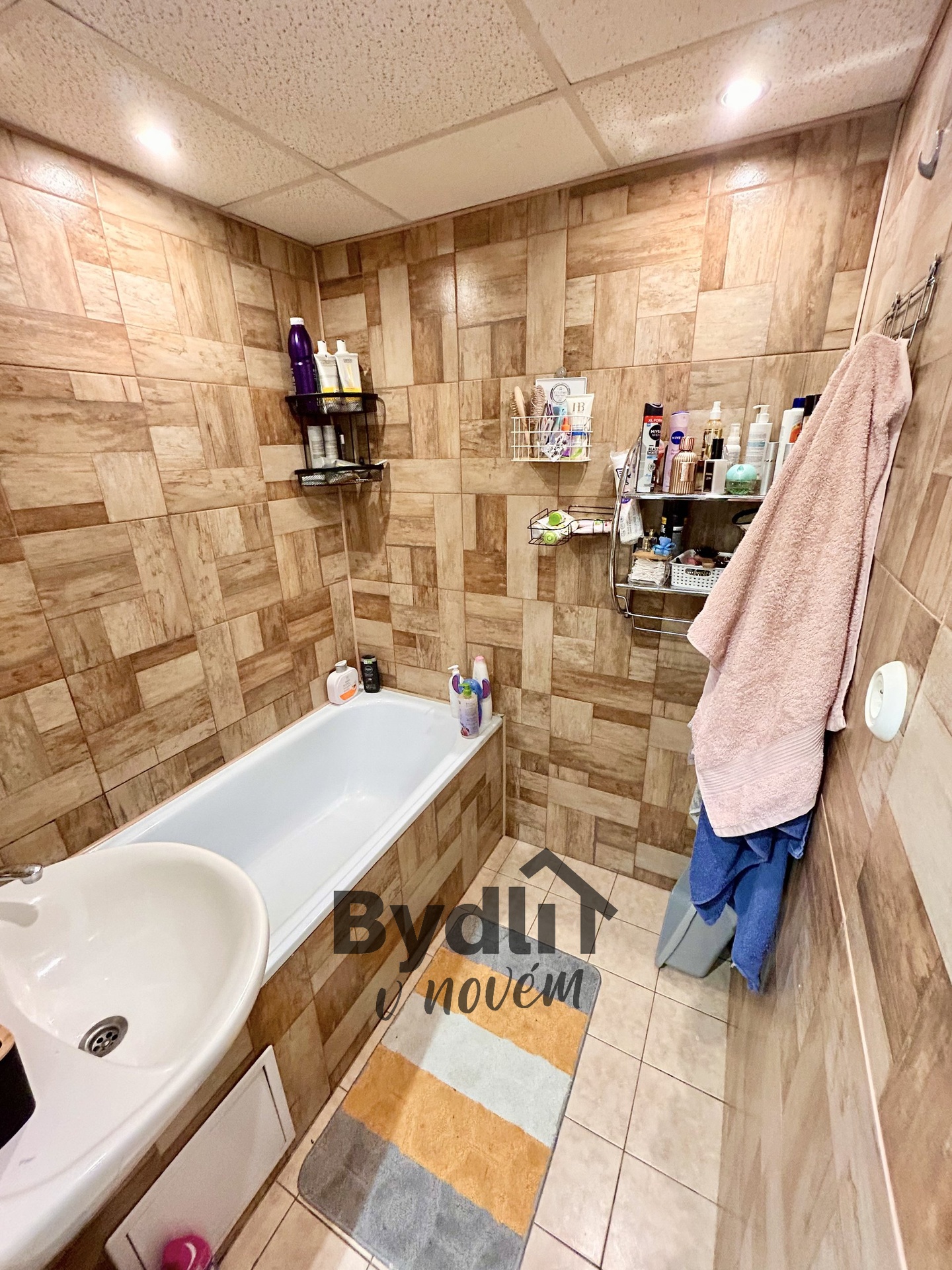 C47E07C7-6E06-43A8-AF50-BFE8F7608F18_1_201_a