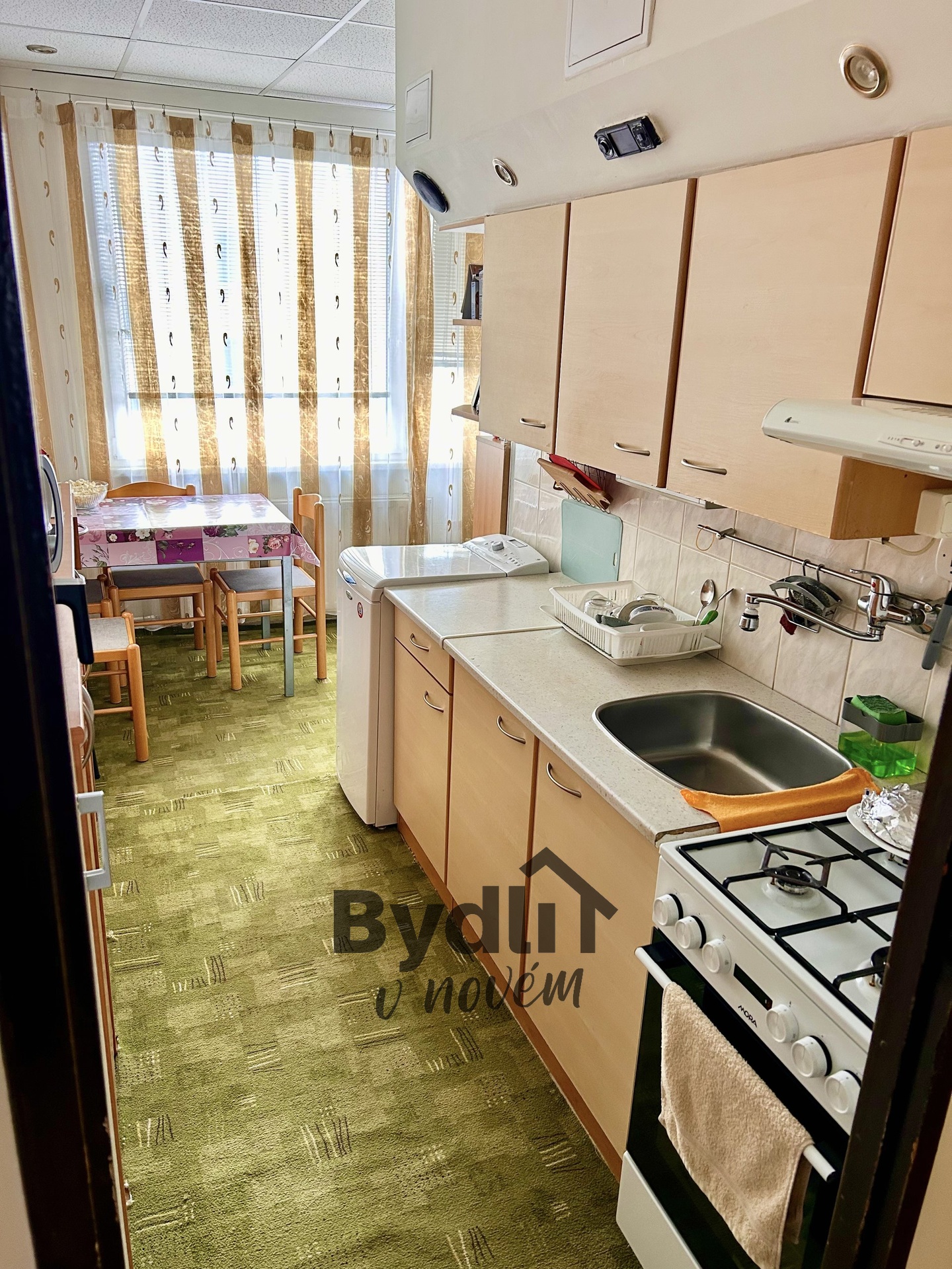 1E805DE1-F9B4-4FCB-9D6B-AAE5911750D5_1_201_a