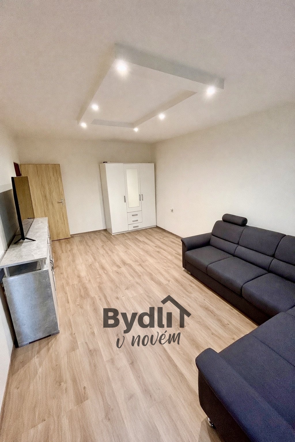 8700ae19-b95b-4c12-abcc-7b03f35eab1e-1