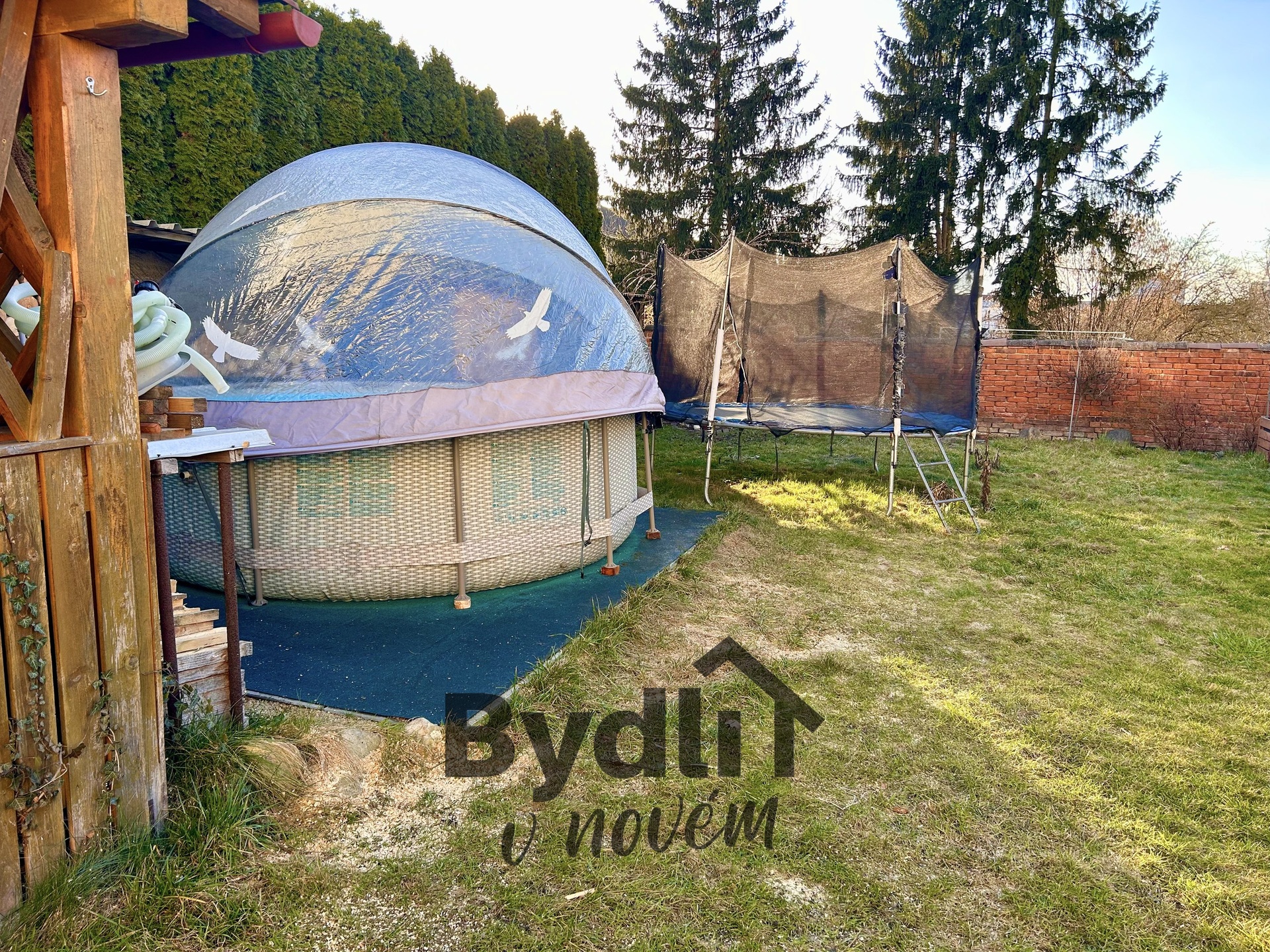 5AF67A04-3A4A-4ED0-8F62-0594695ECFC1_1_201_a