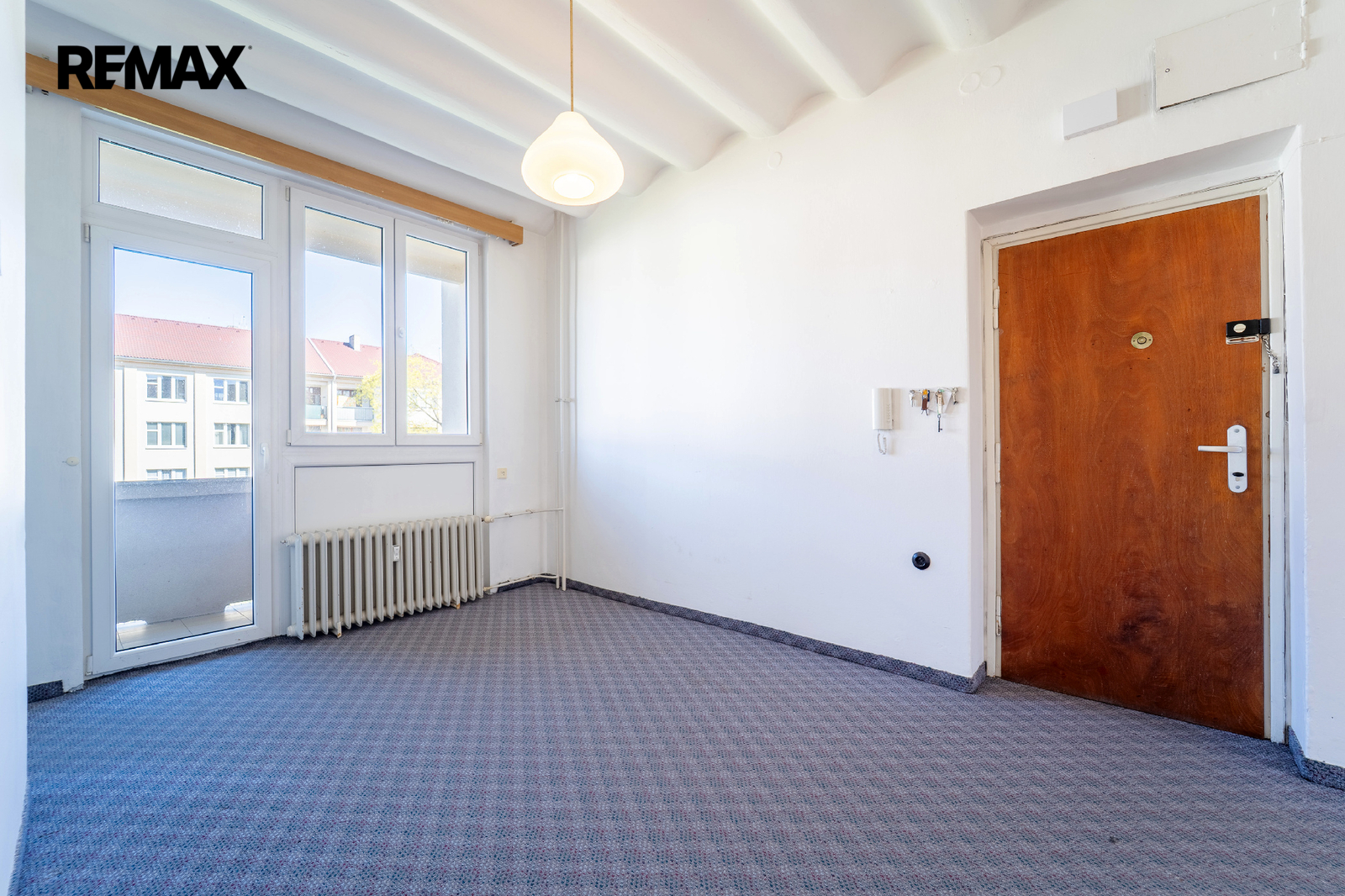 pohled na vstupní dveře