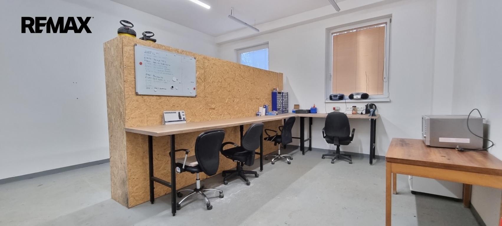 Kancelář ve sskladu