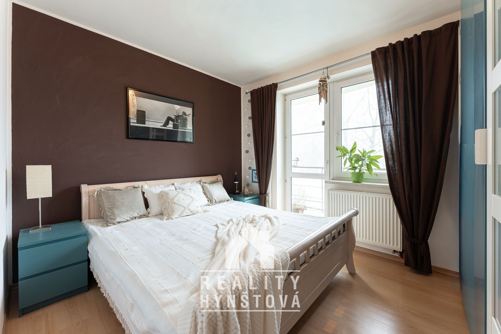 Ložnice se vstupem na balkon