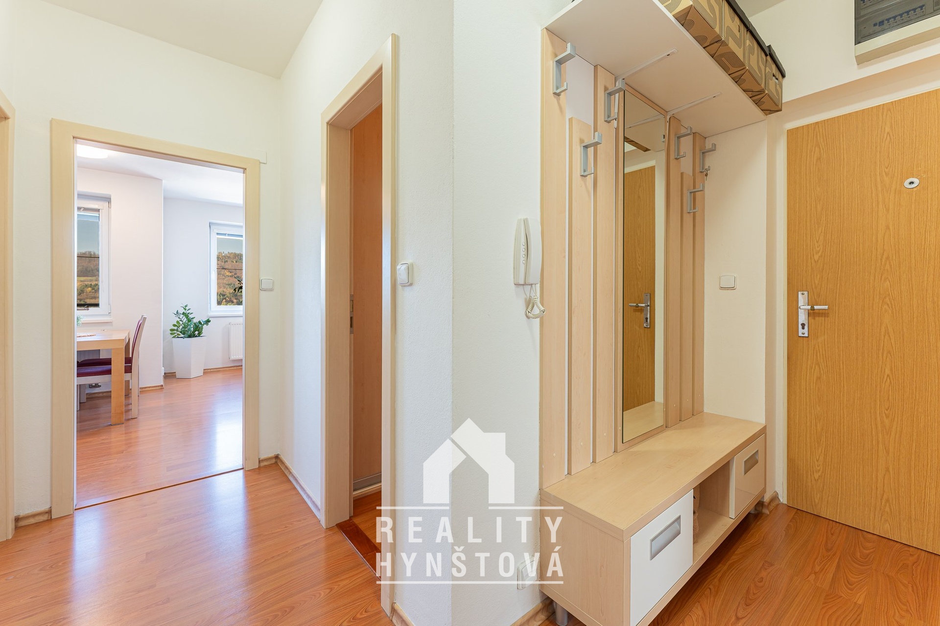 Předsíň - vstup do šatny