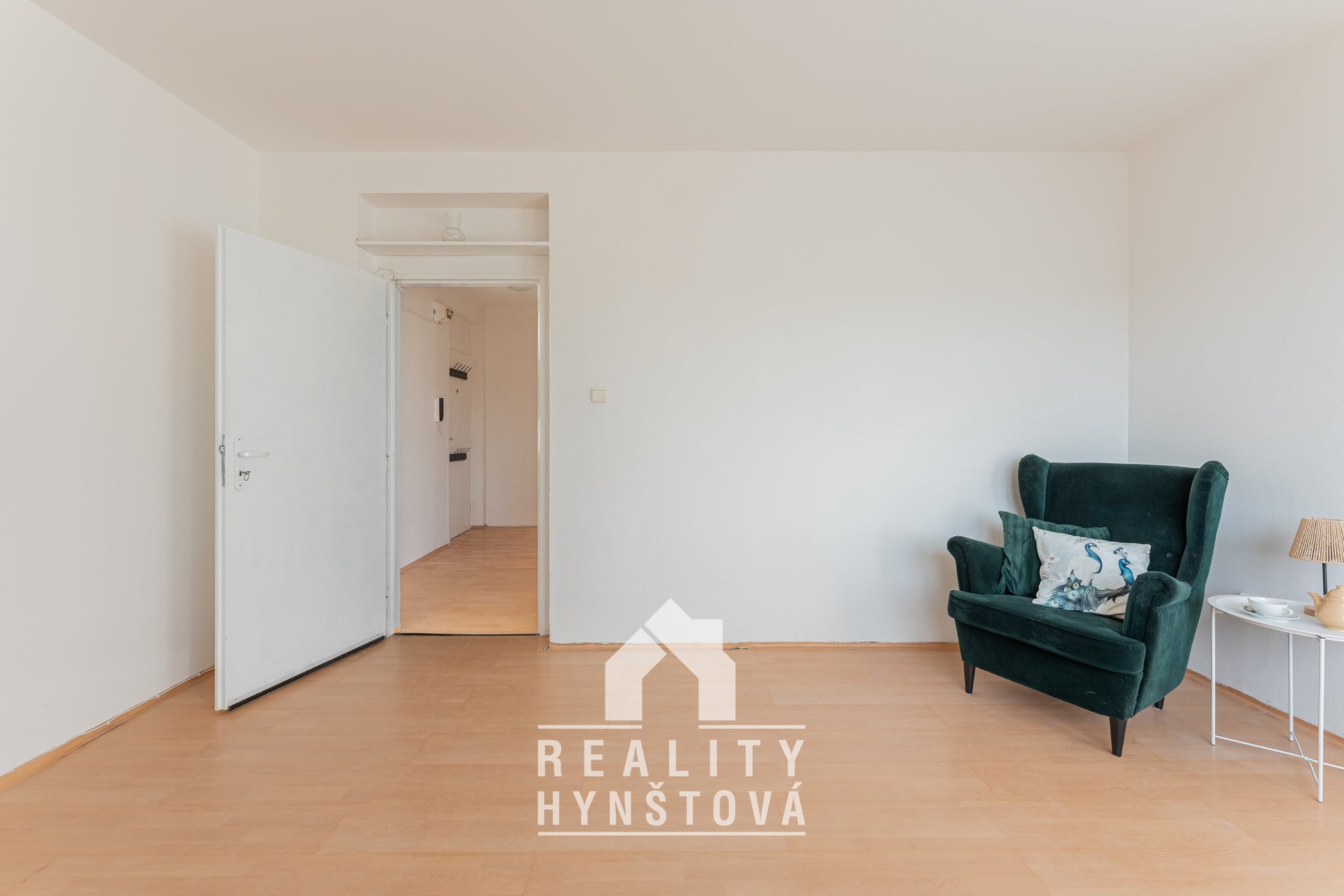 Pokoj 2 s pohledem do předsíně