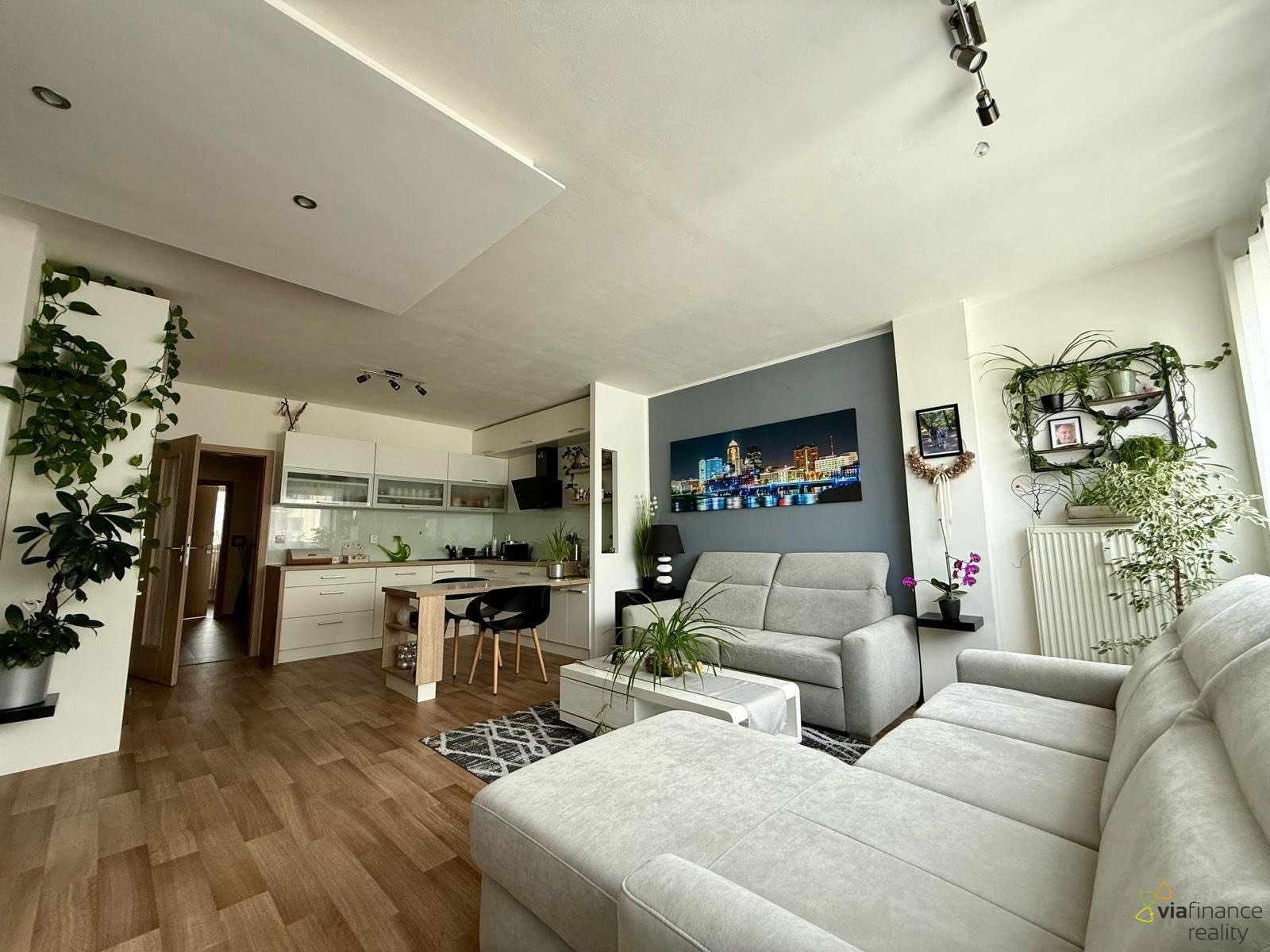 2727a581-b907-43ef-99b7-9e9fa22d32e3