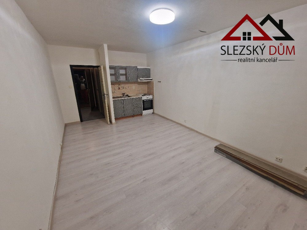 Tel.:604 799 700 Slezský dům