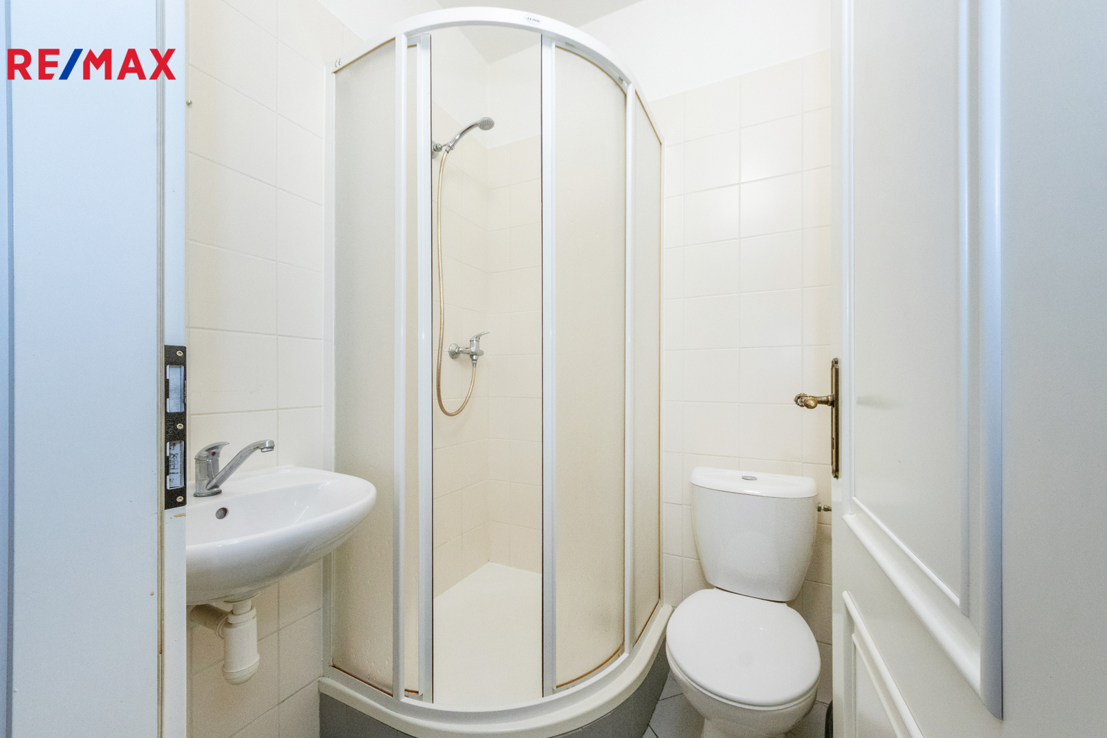 15. Koupelna u recepce ve 3. NP domu