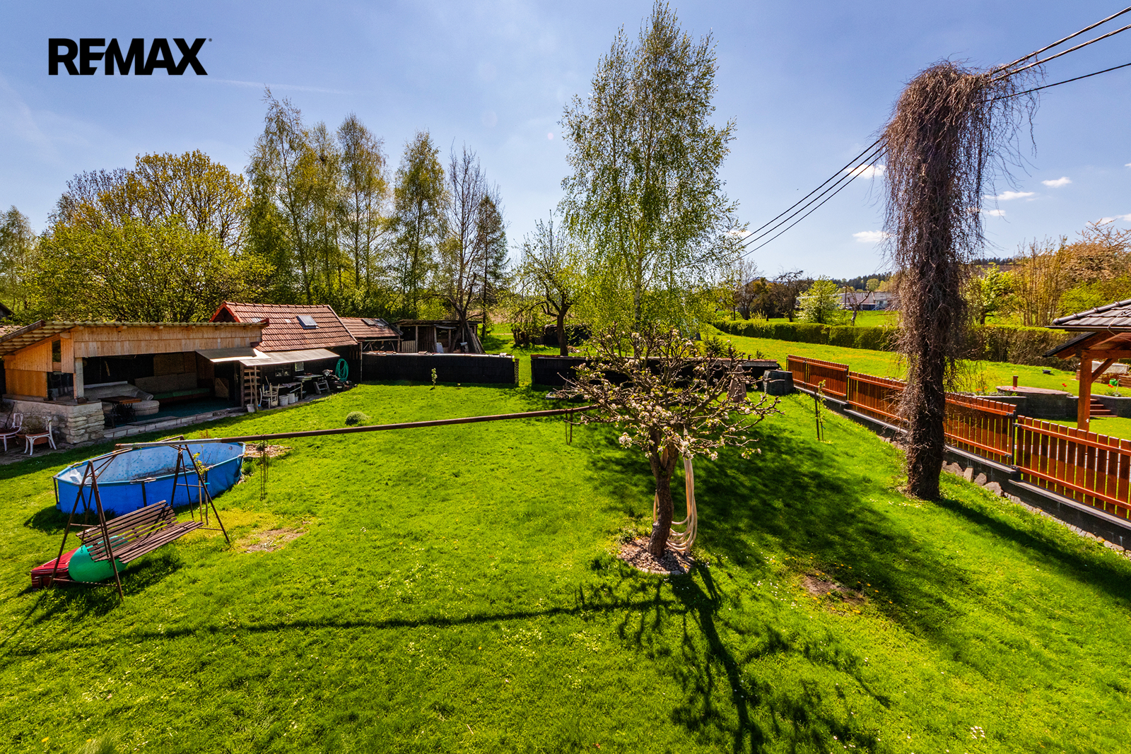 15. Pohled na zahradu z první ložnice v patře