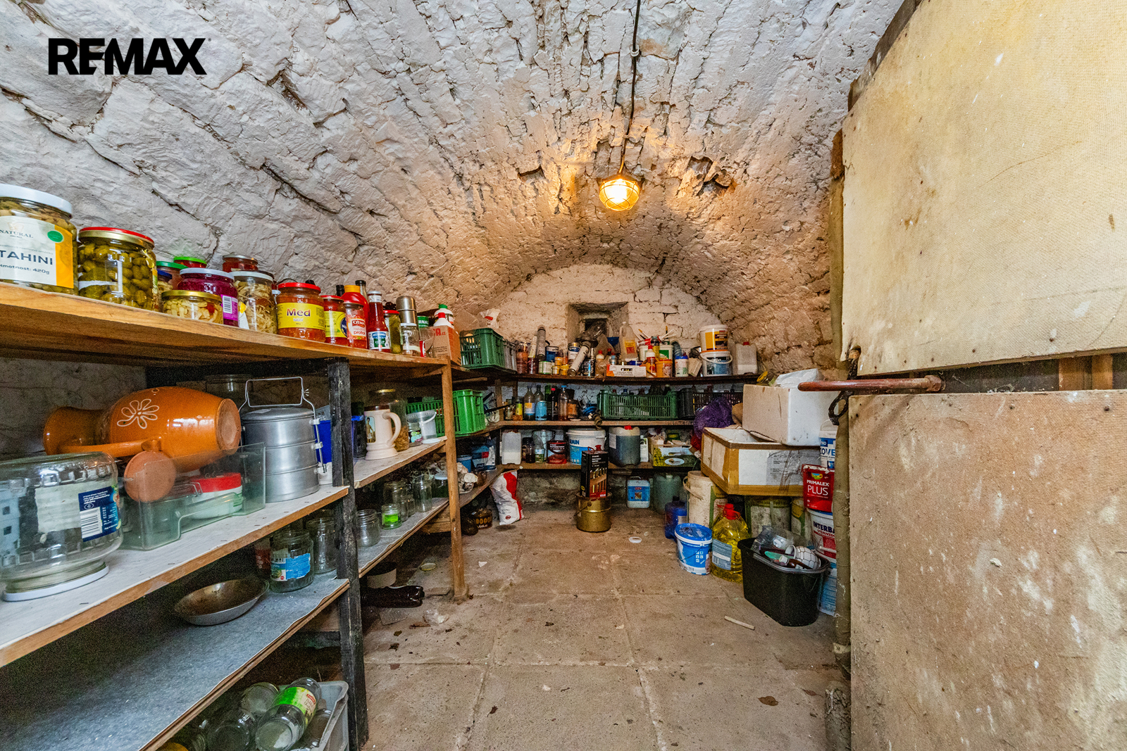 24. Sklep v přízemí