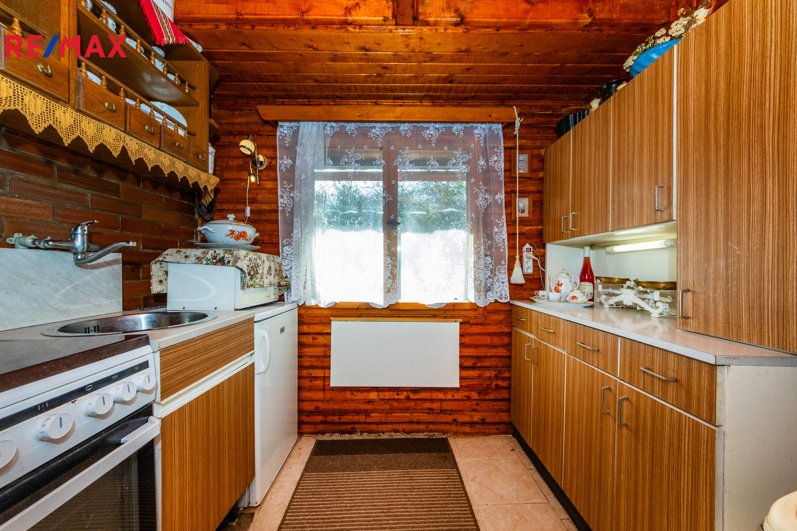 6. Kuchyně v přízemí