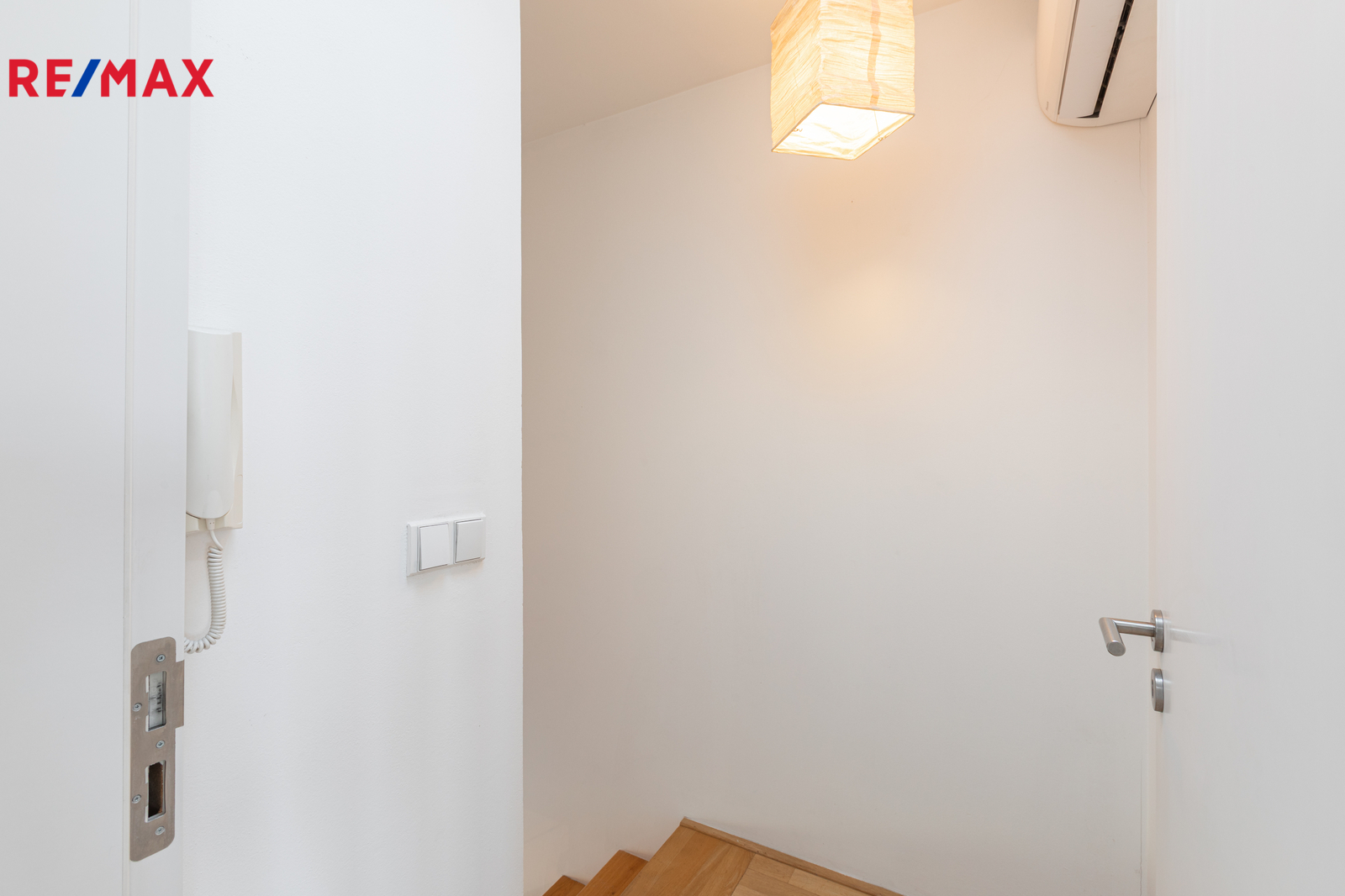 Nahoře na schodišti