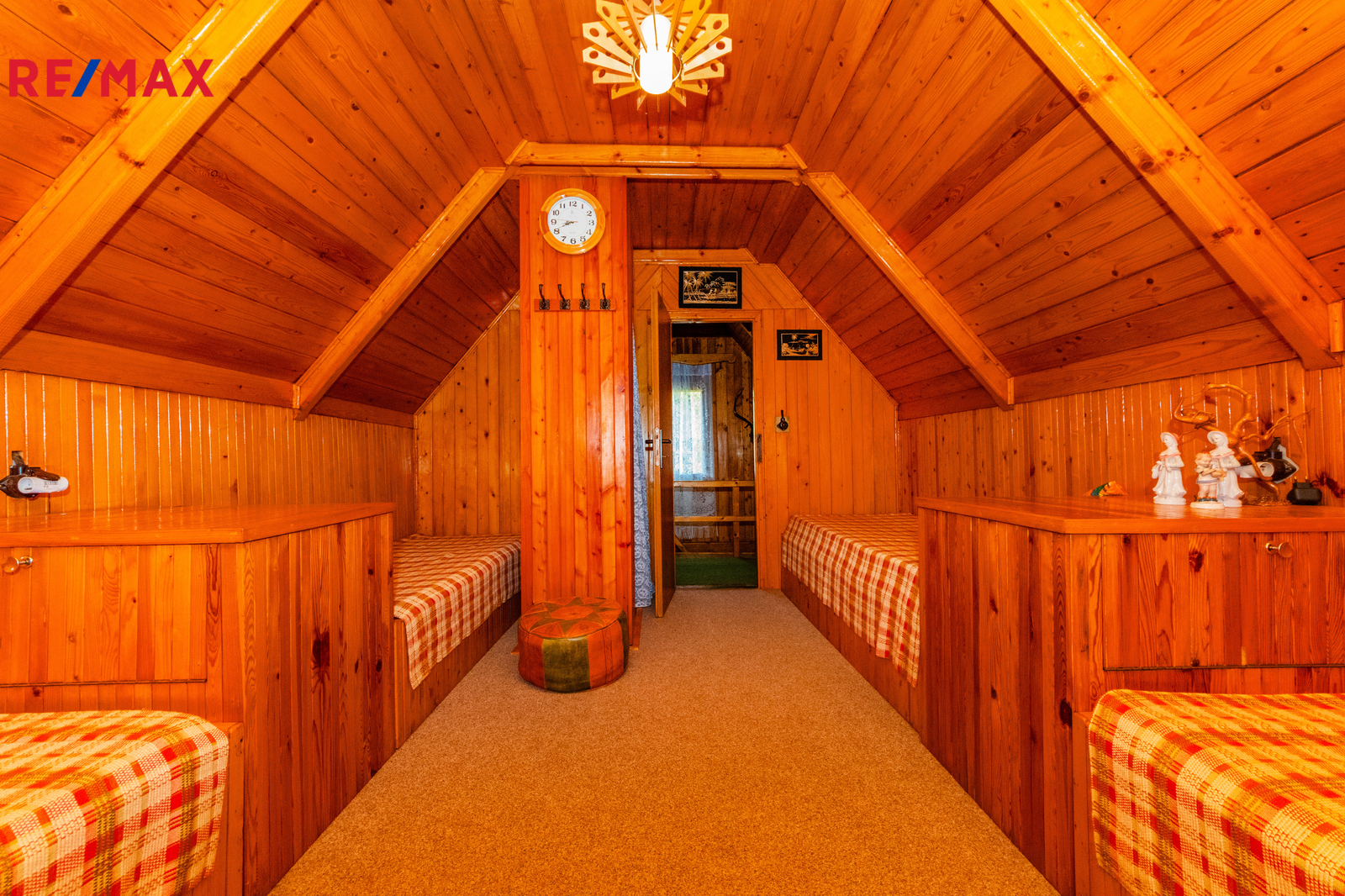 10. Ložnice v patře