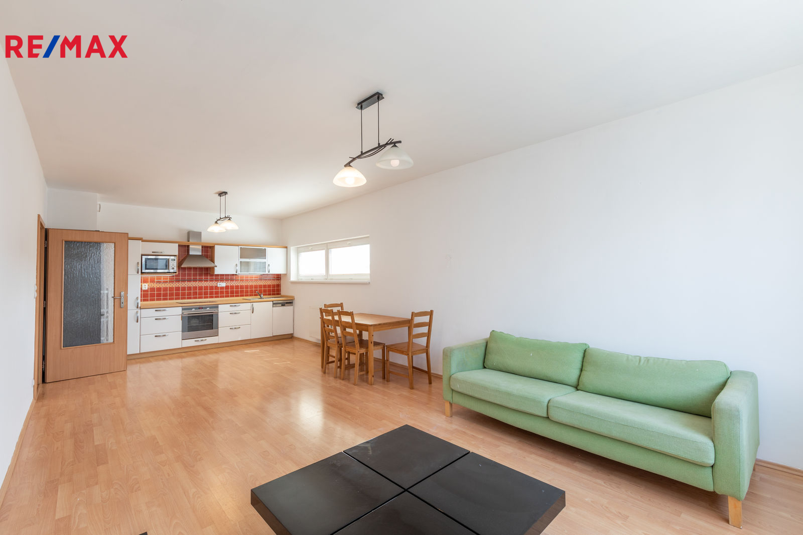 Obývací pokoj s kuchyňským koutem