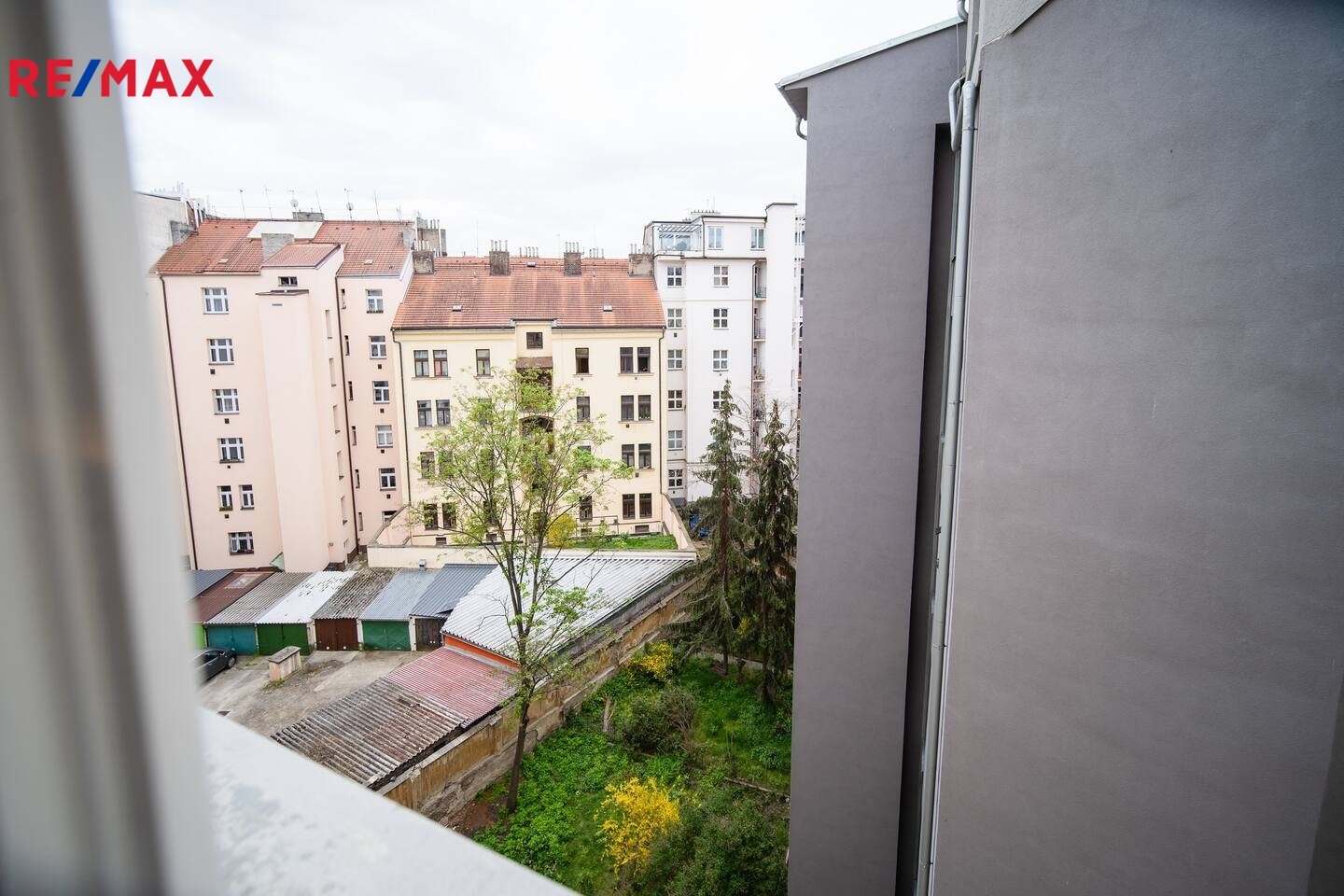 pohled z okna ložnice