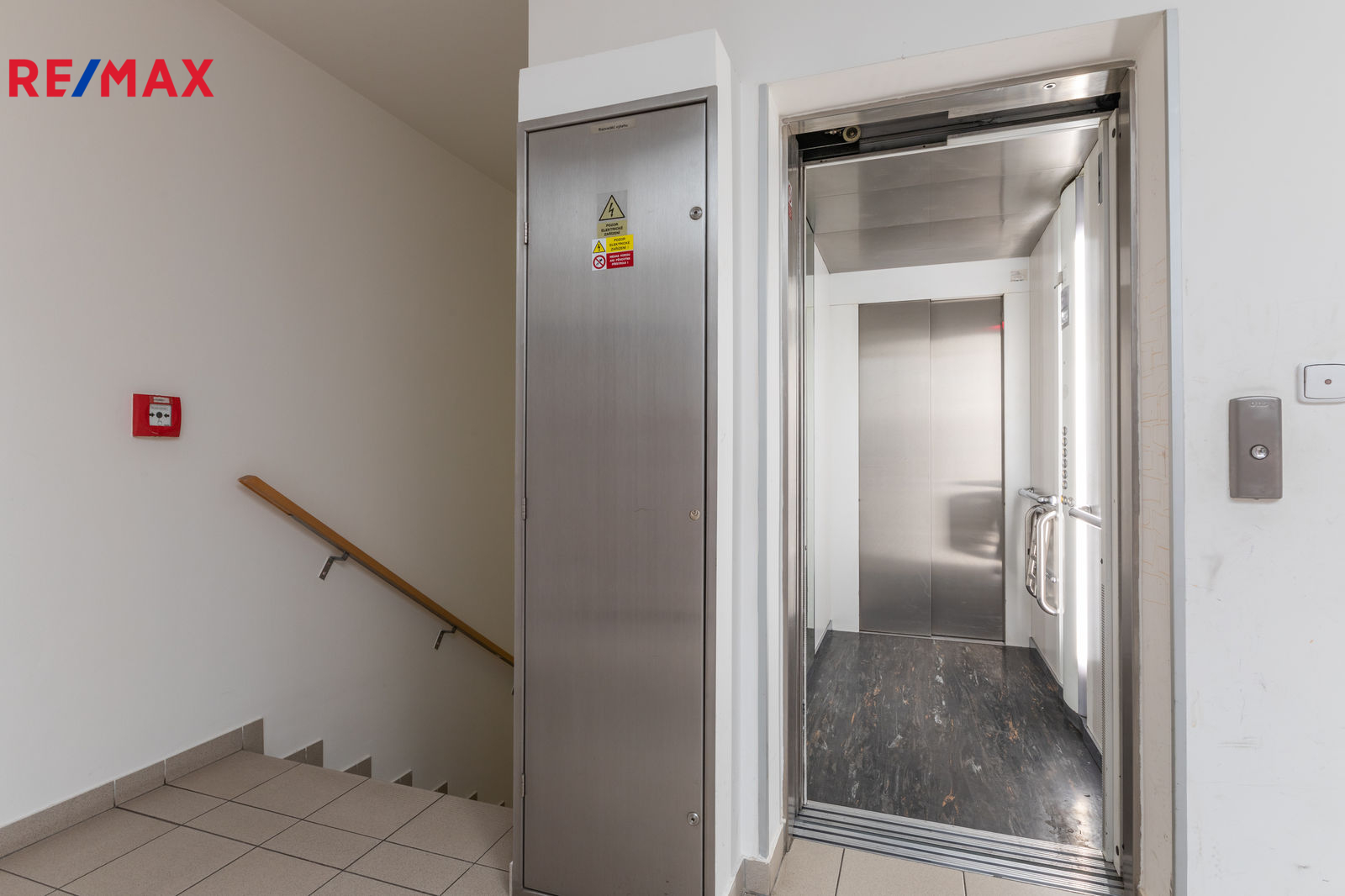 Společná chodba domu a výtah