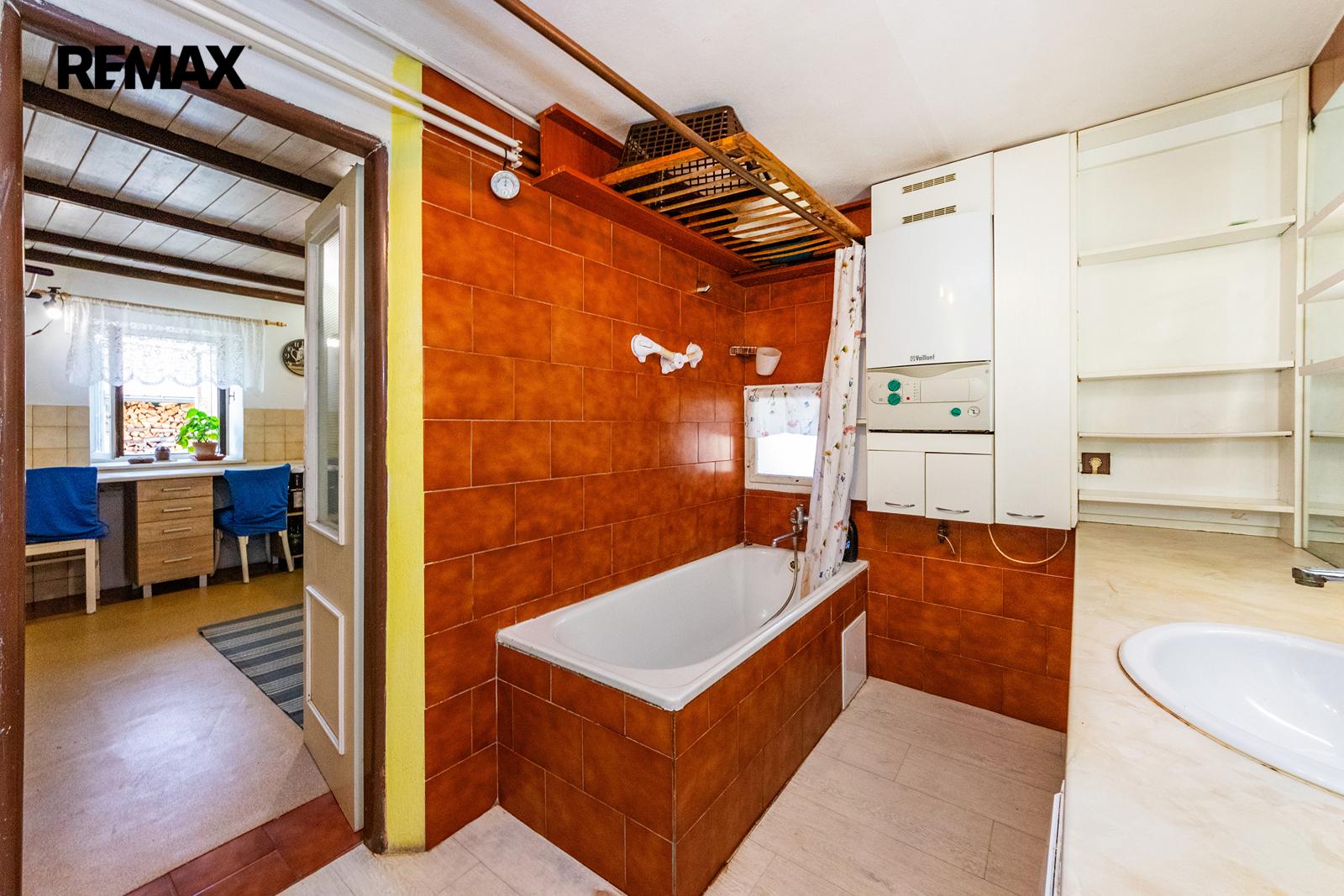 8. Koupelna s vanou v přízemí