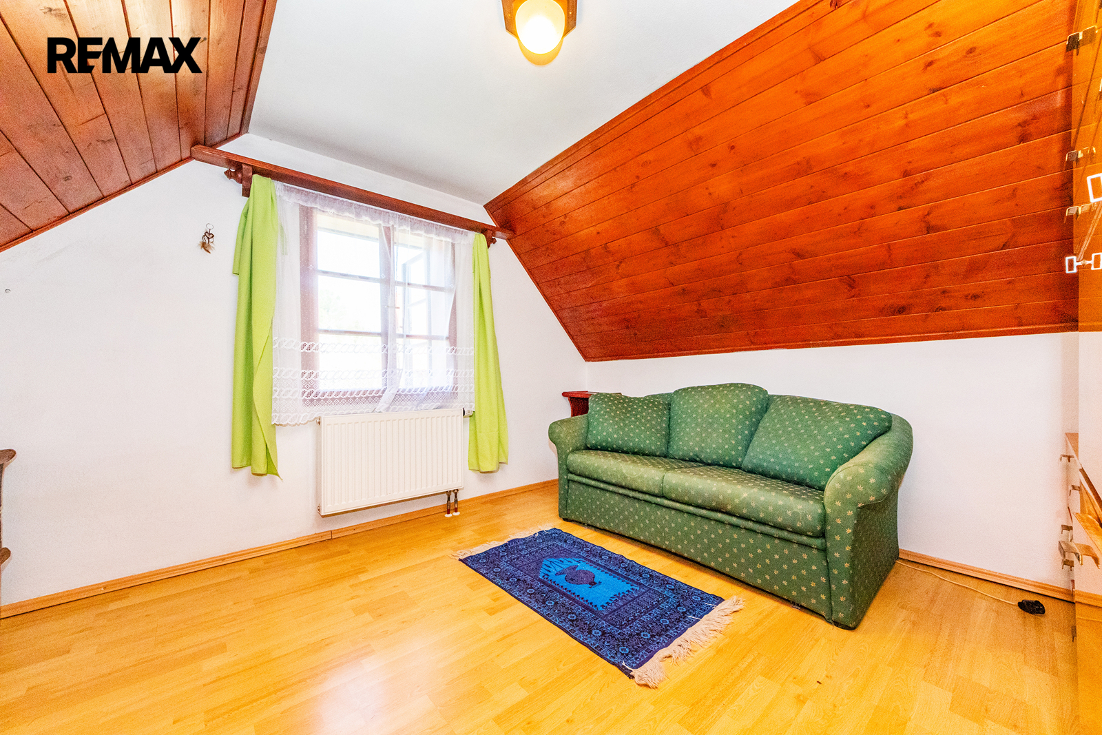 16. Druhá ložnice v patře