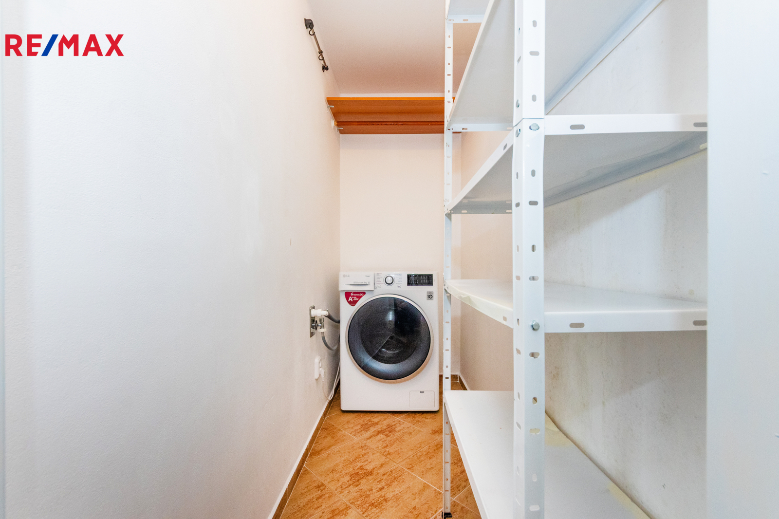 10. Komora s pračkou