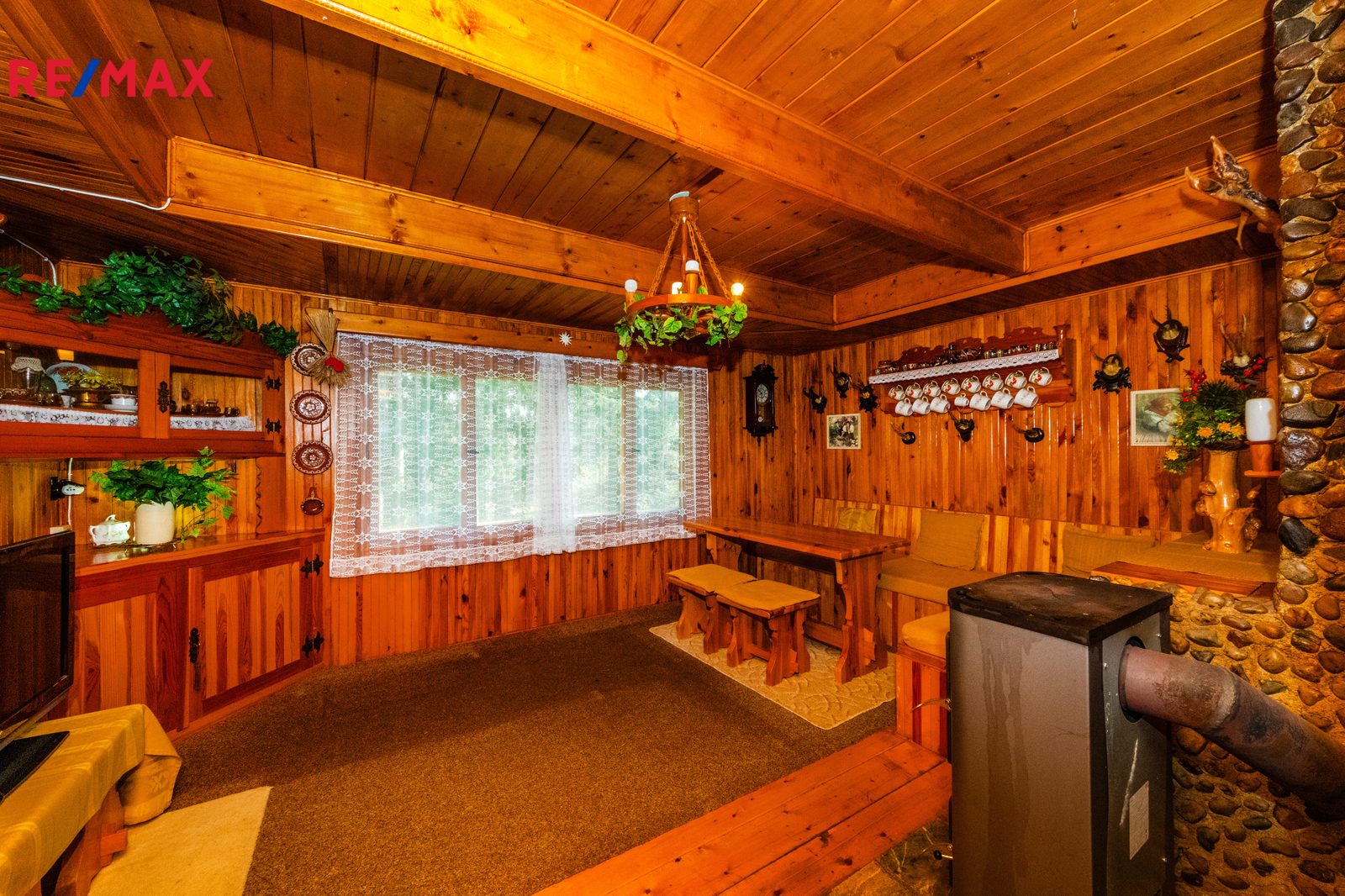 2. Obývací pokoj v přízemí