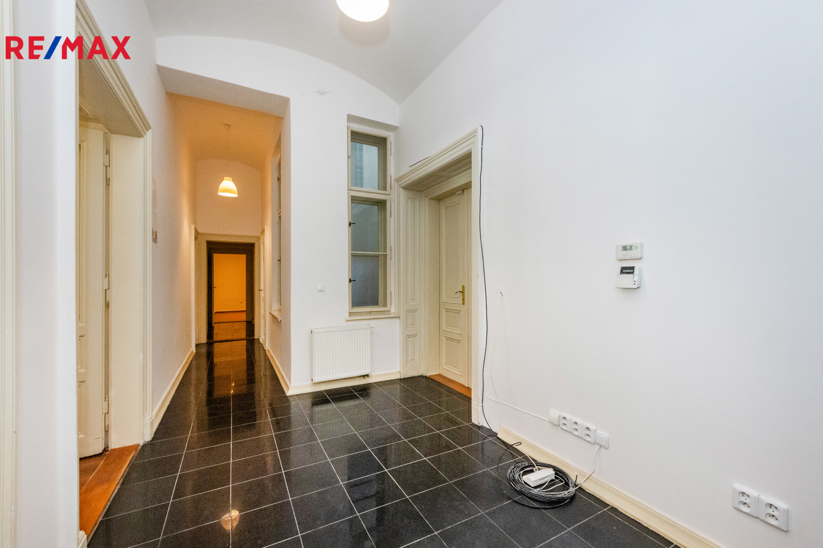 16. Pohled od recepce k druhé části prostoru ve 3. NP domu