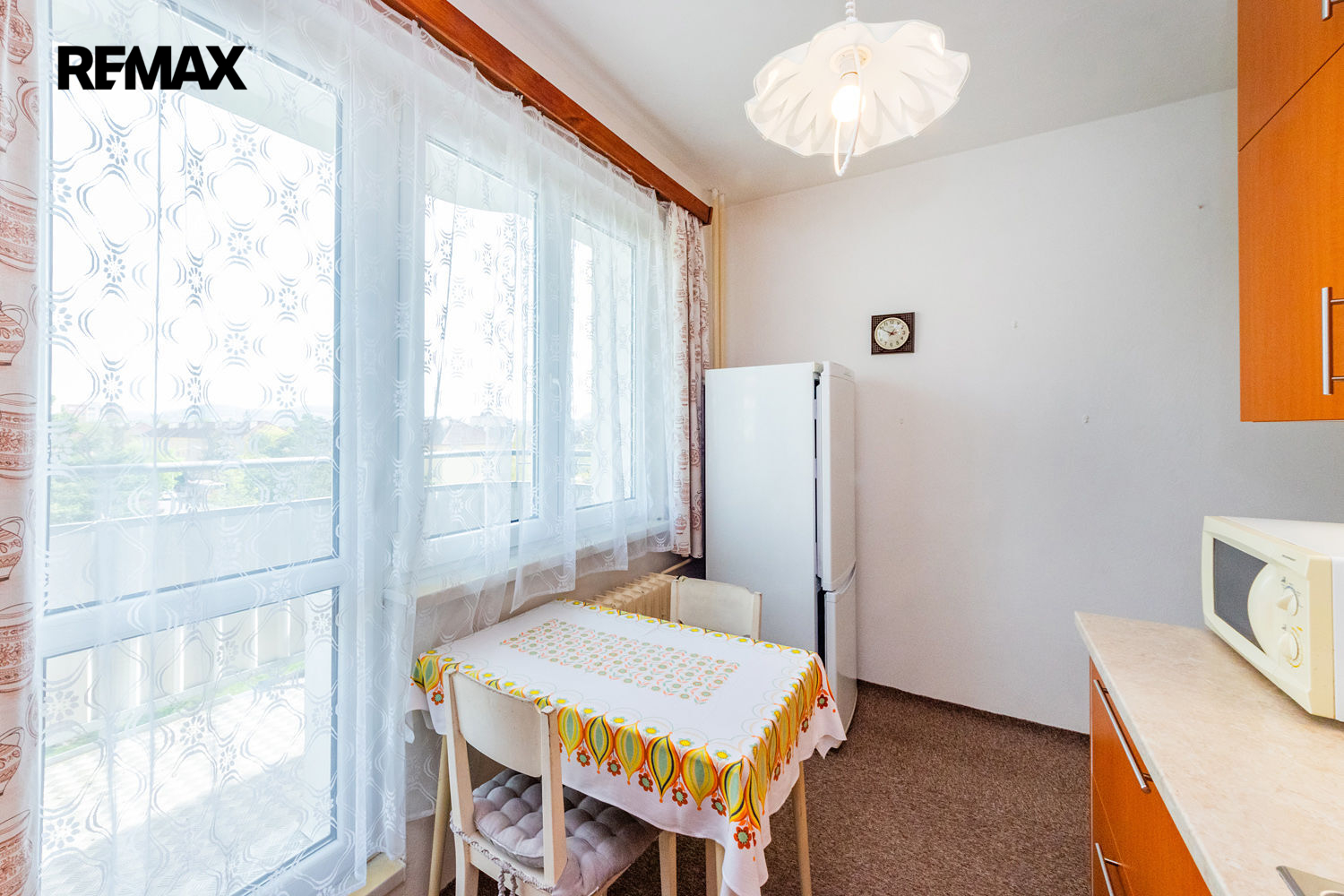5. Kuchyně a vstup na balkon