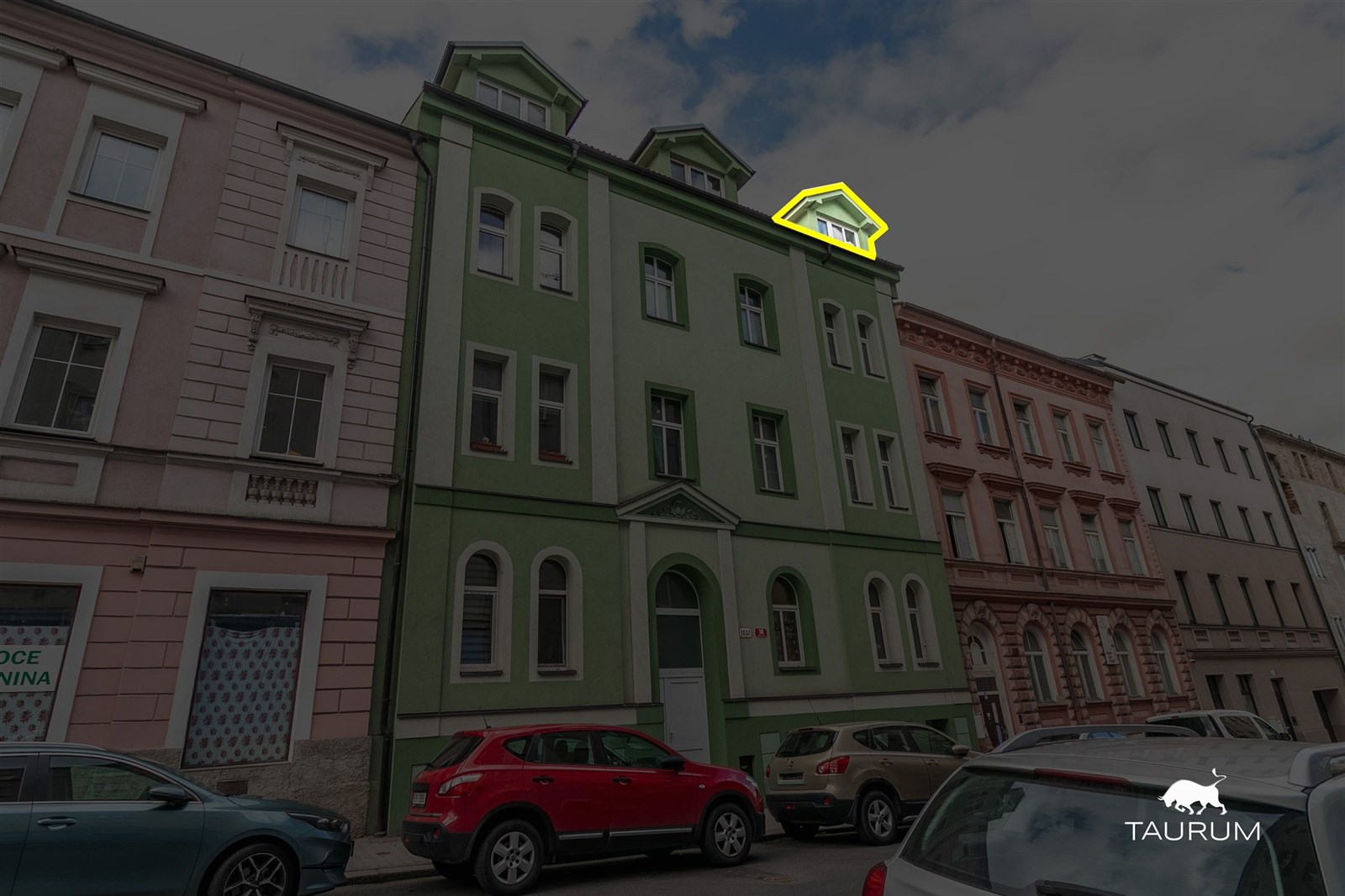 Zrekonstruovaný bytový dům s historickou fasádou, 