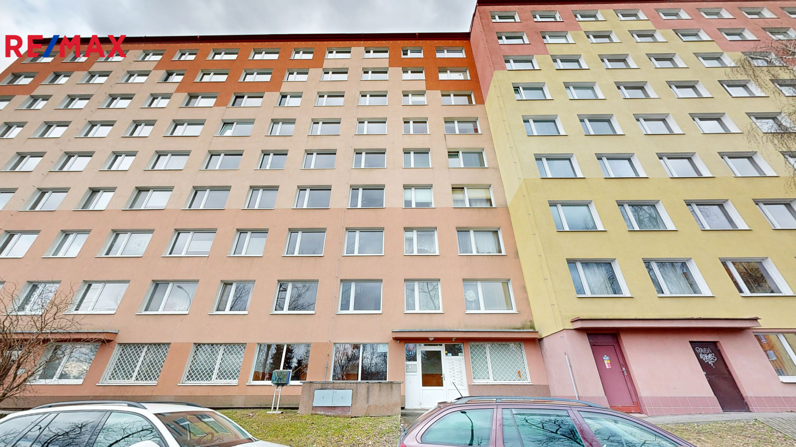 pohled na dům z ulice