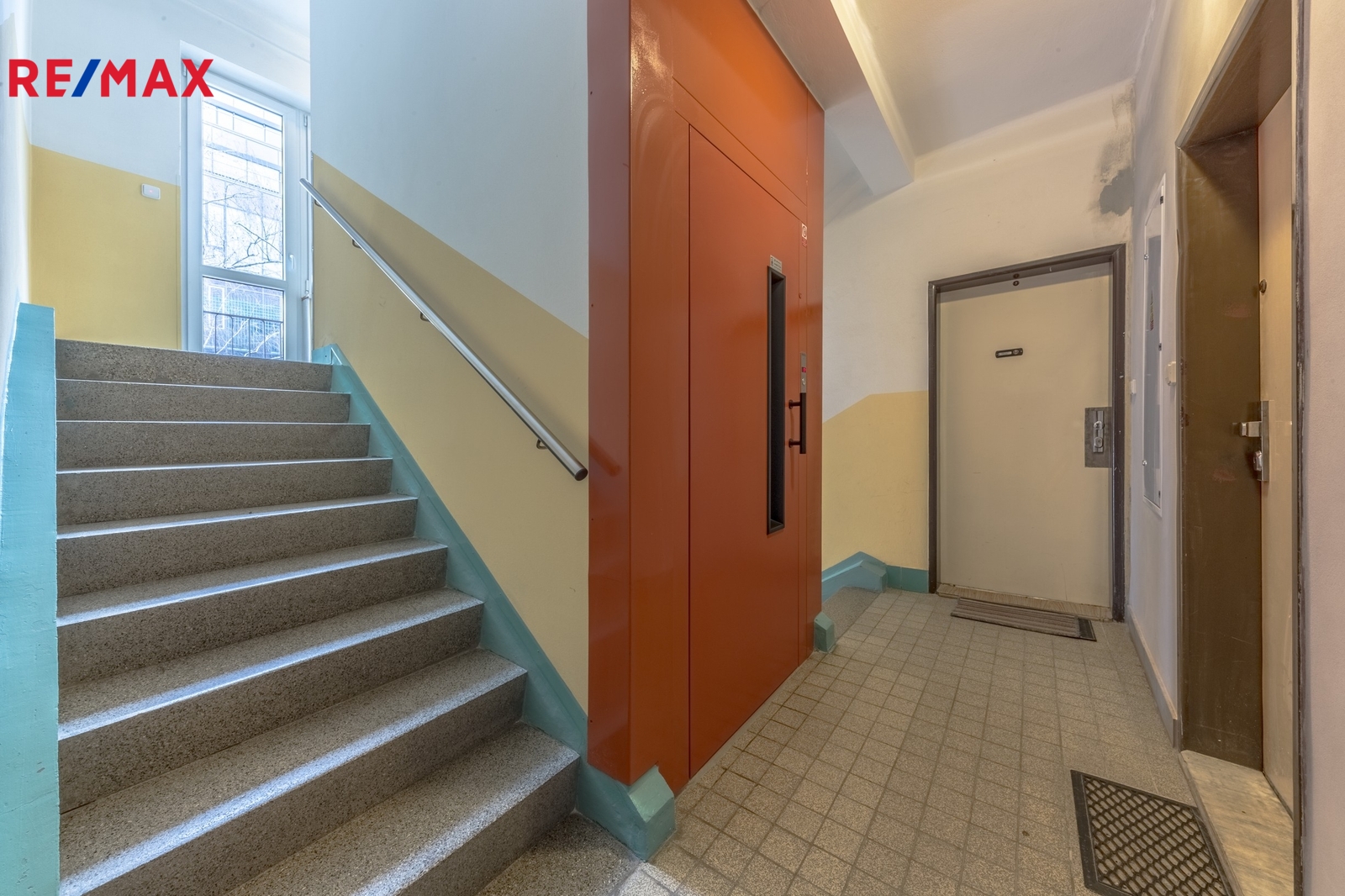 vstup do domu s výtahem