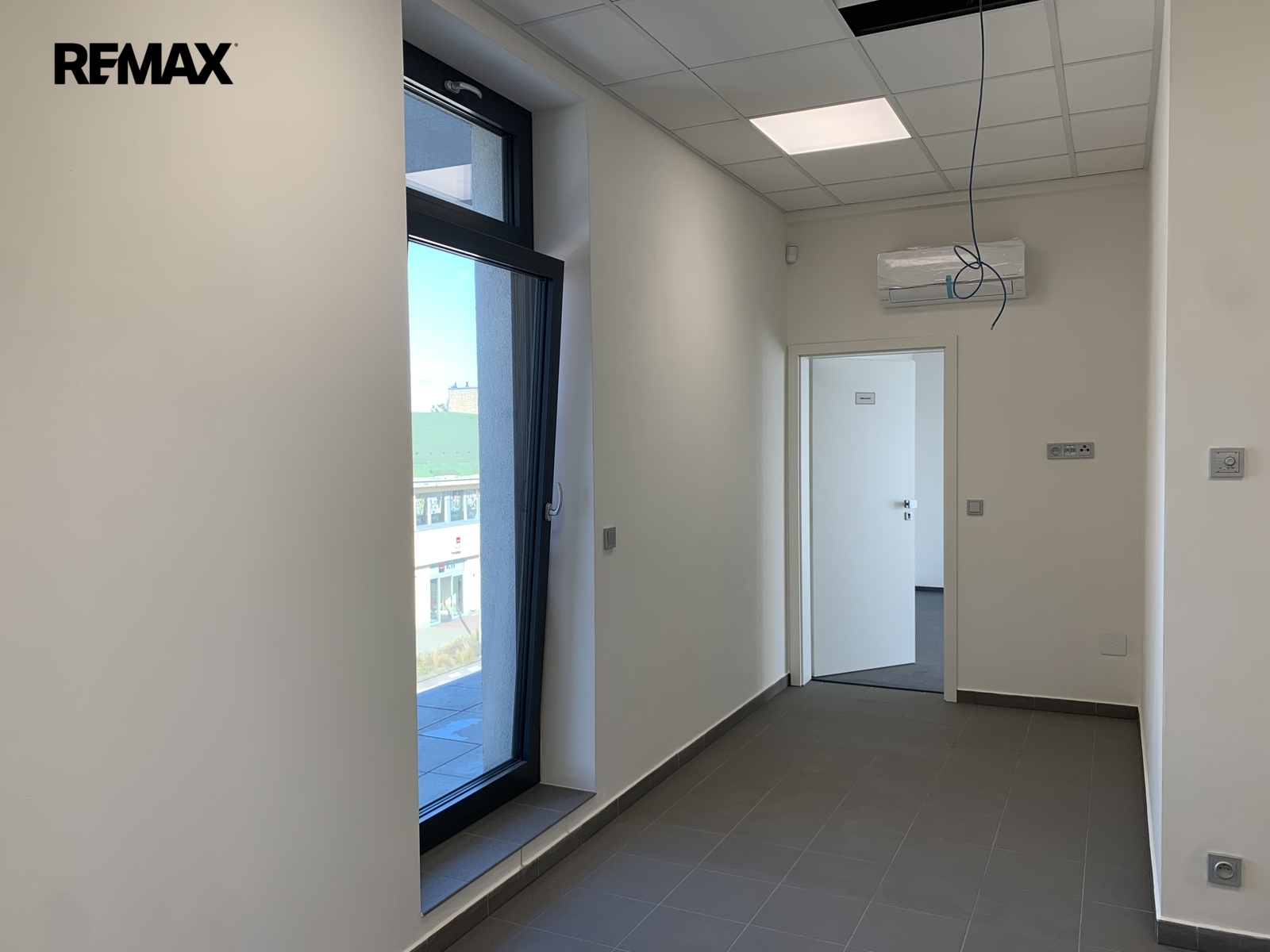 ordinace 49 m2 - čekárna