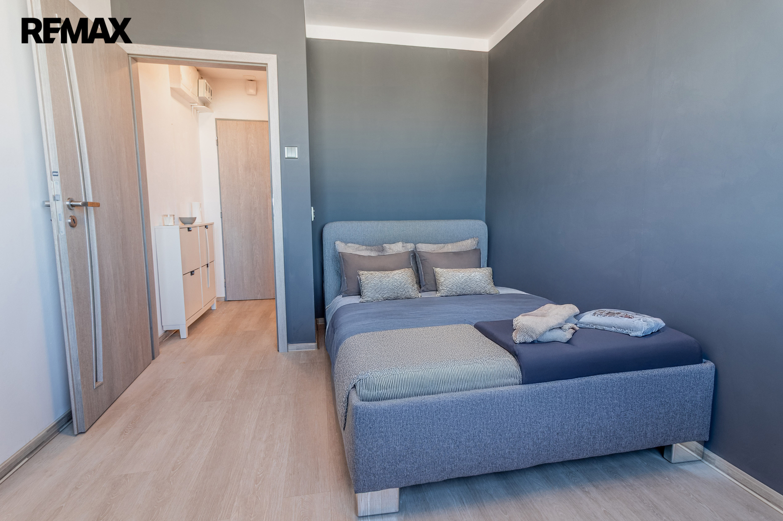 Pokoj v horním patře (2)