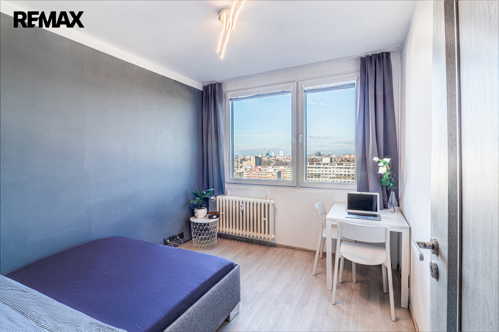 Pokoj v horním patře (2)