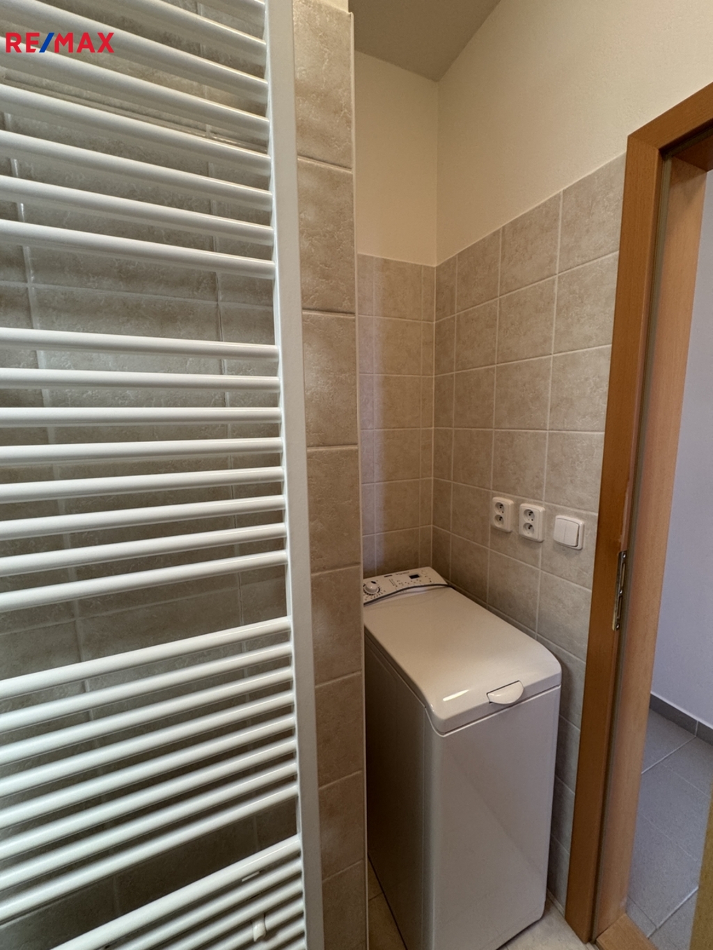 místo pro pračku v koupelně