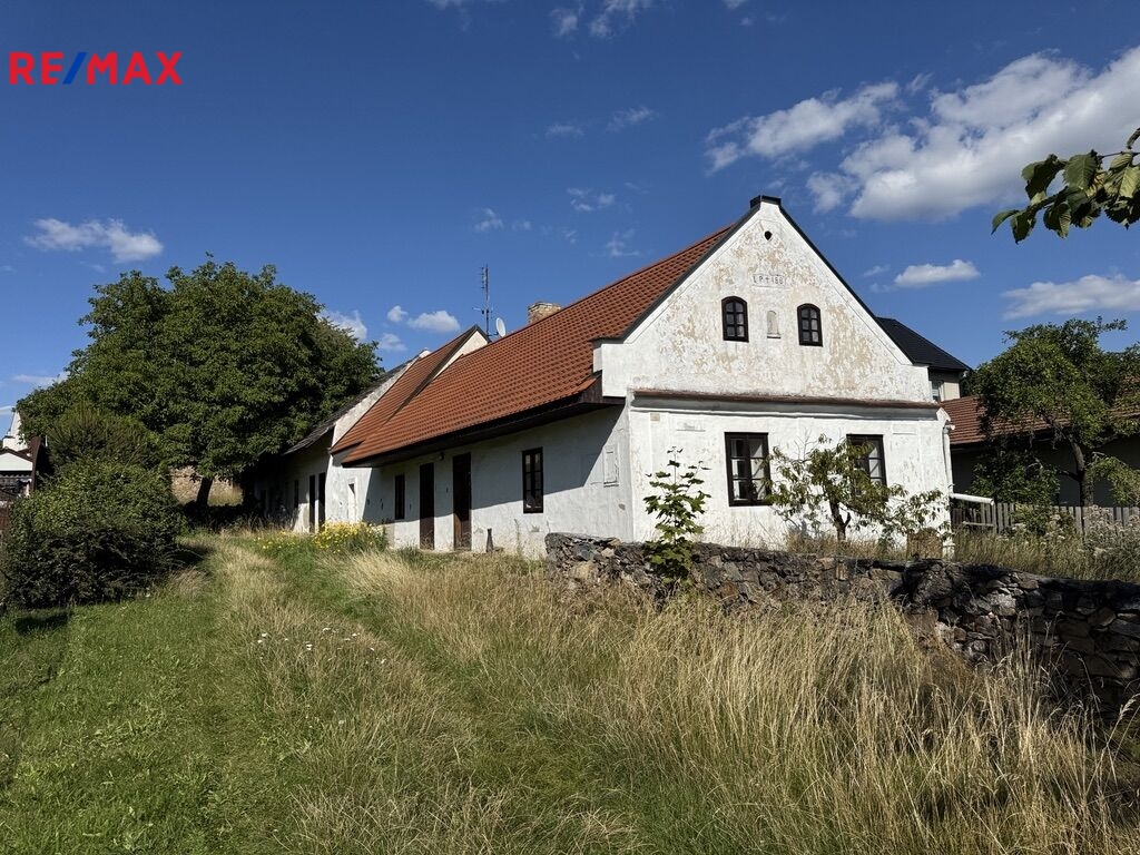 pohled na dům od silnice