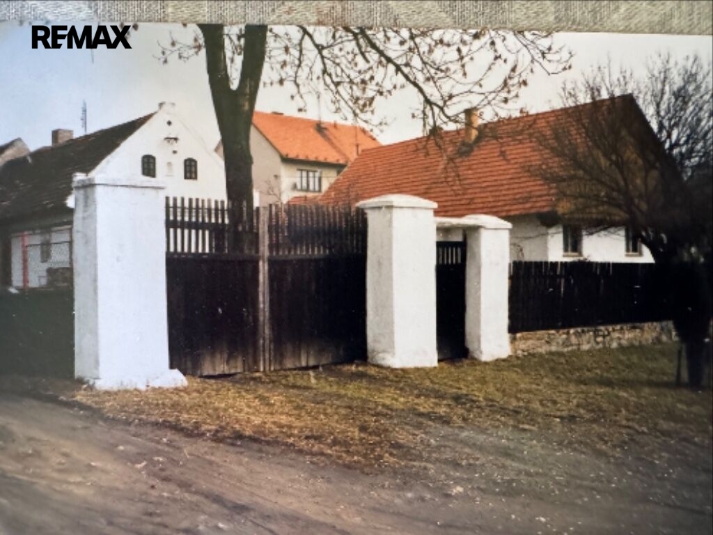 historie -původní vjezdová vrata