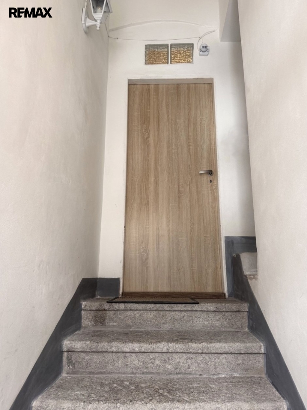 vstup do bytu v 3. NP