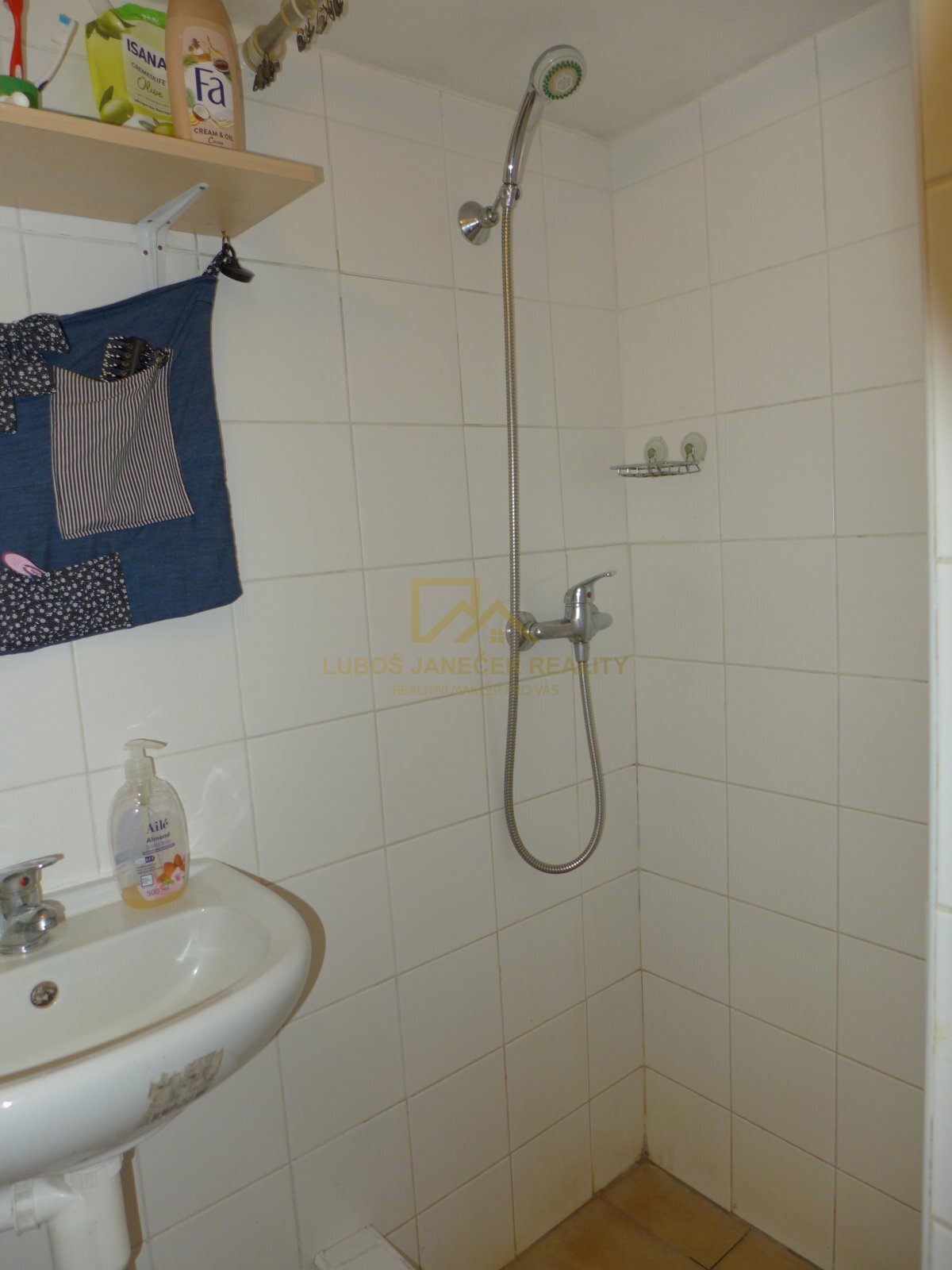 Samostatná sprcha v přízemí